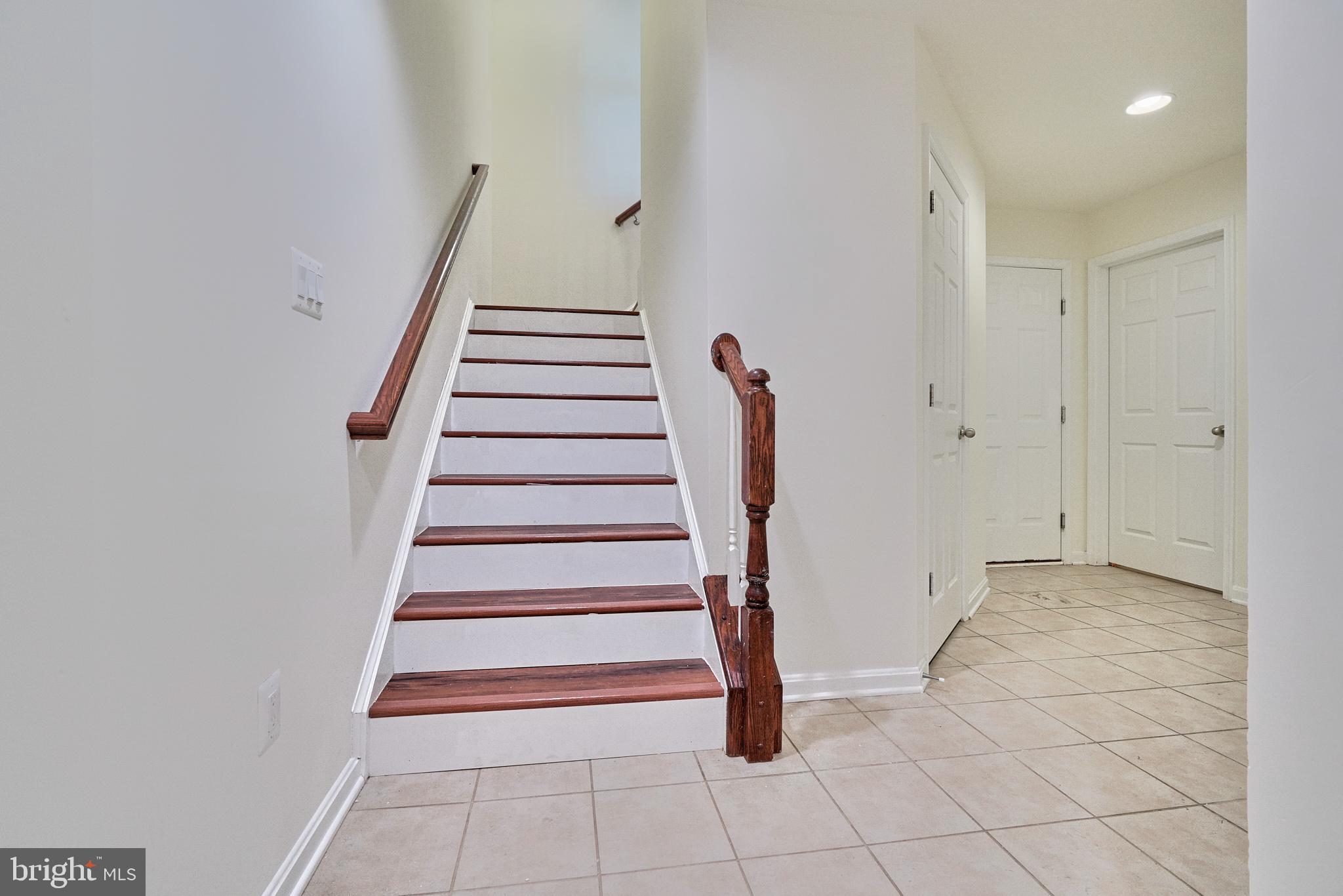 ROCKLAND AT ROGERS - Residential Lease