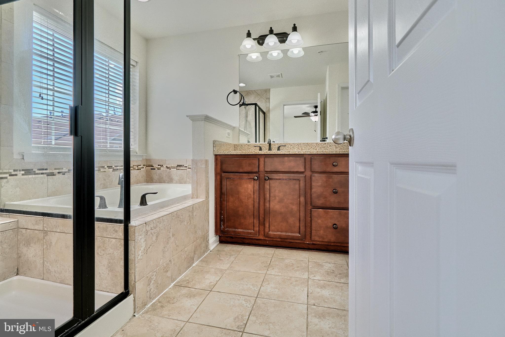 ROCKLAND AT ROGERS - Residential Lease