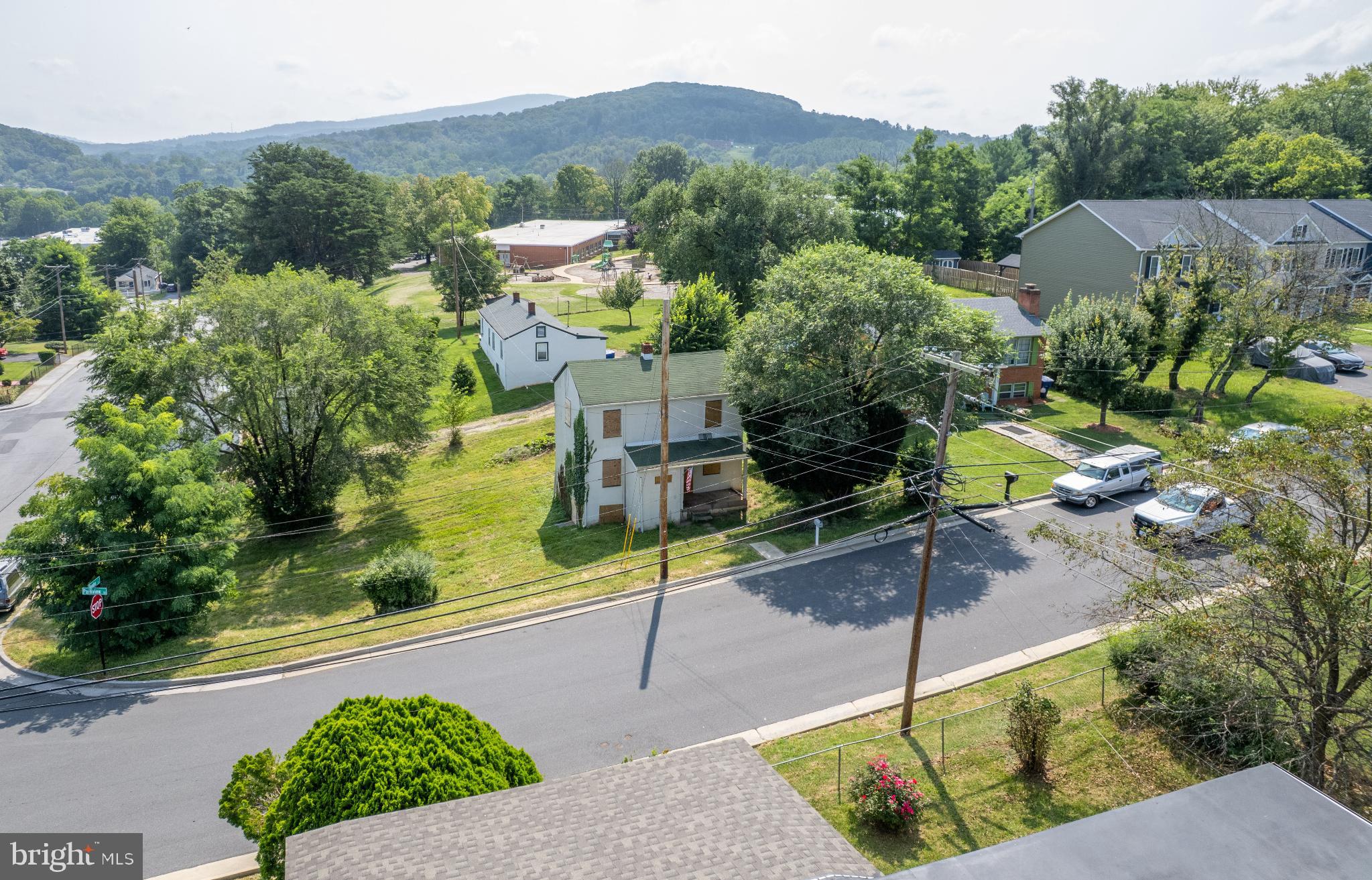 SOUTH RIVER TOWN - Residential