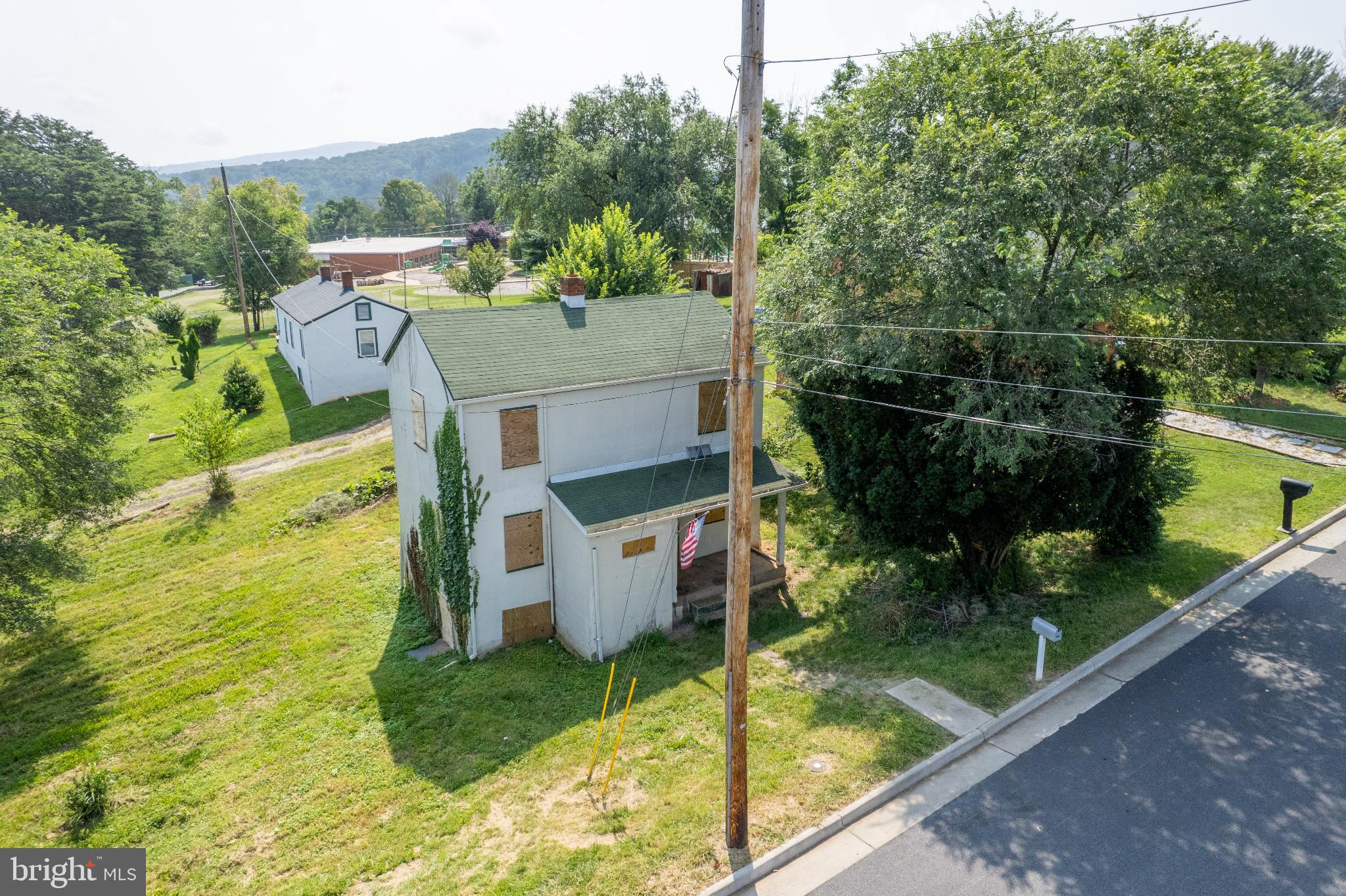 SOUTH RIVER TOWN - Residential