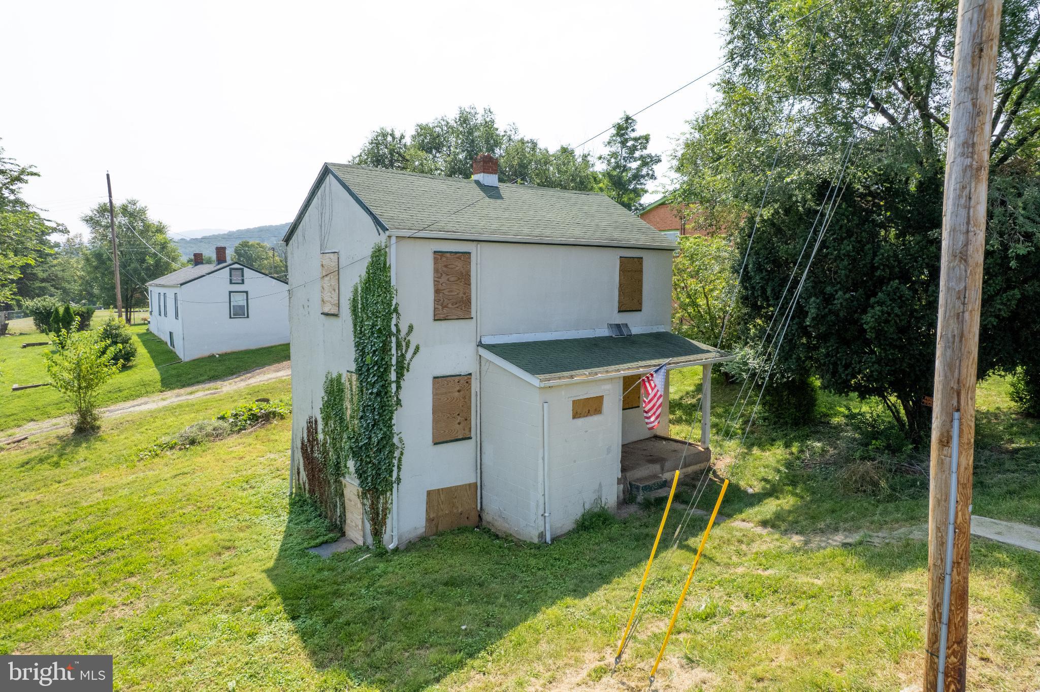 SOUTH RIVER TOWN - Residential