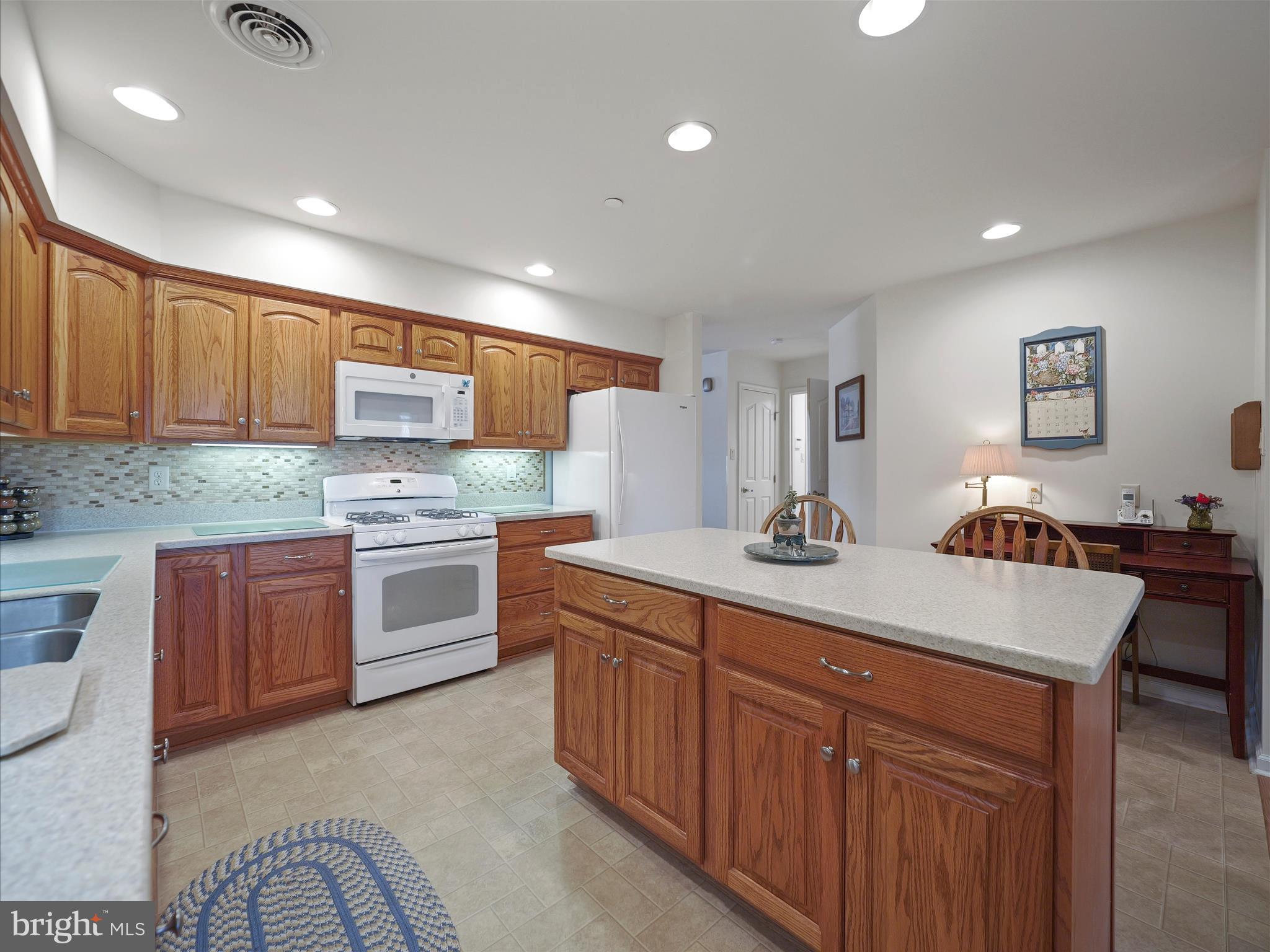 EMERALD POINTE - Residential