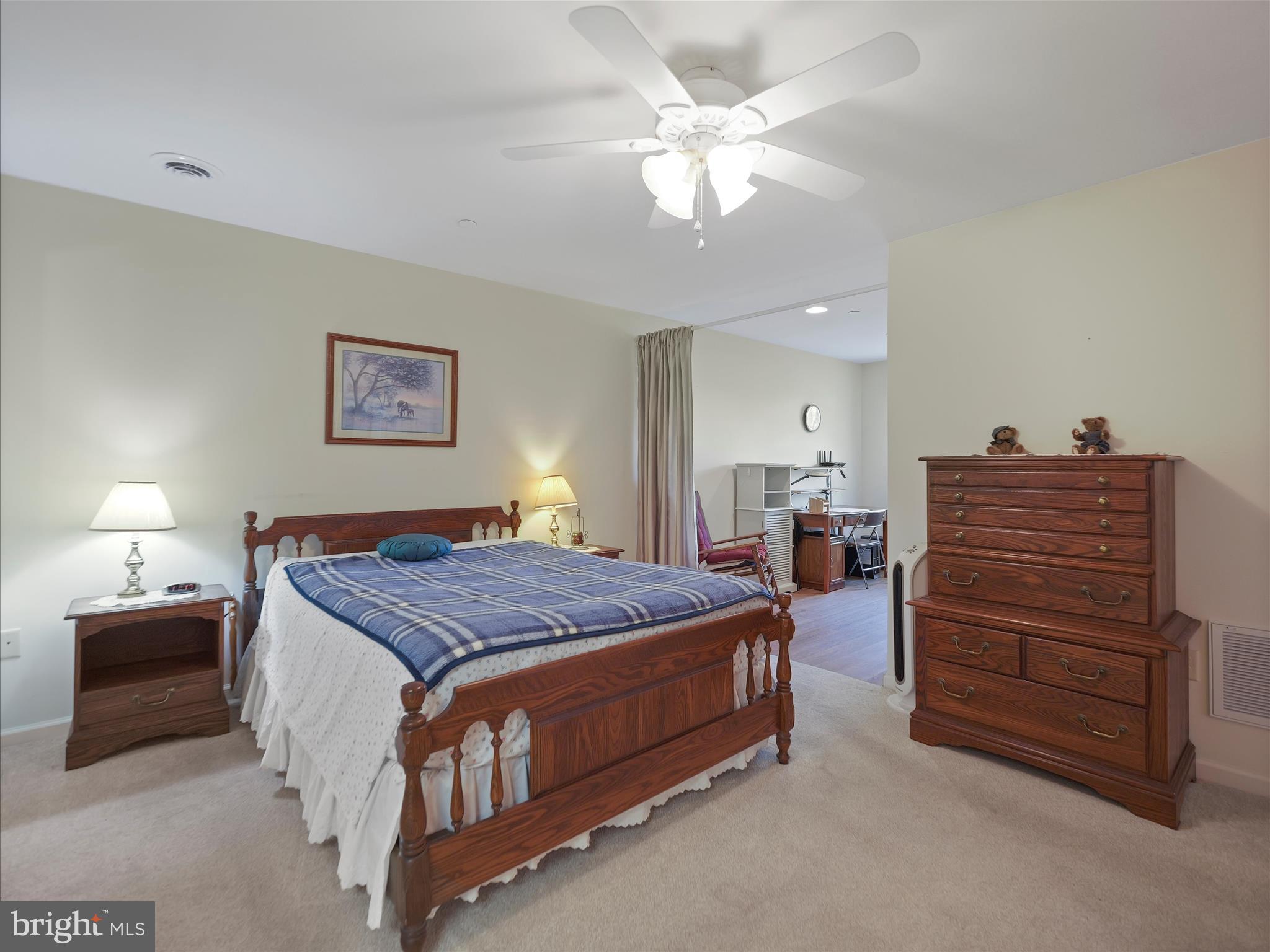 EMERALD POINTE - Residential