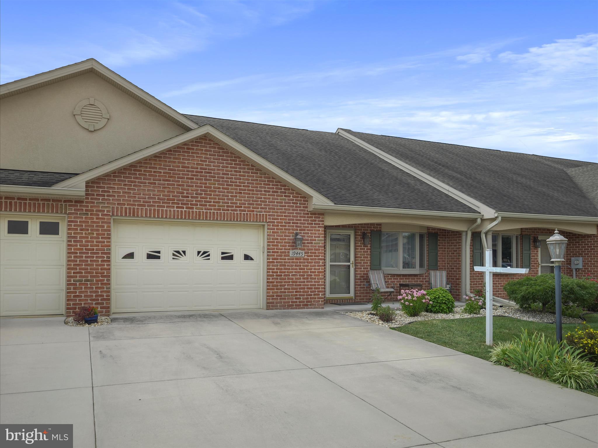 EMERALD POINTE - Residential