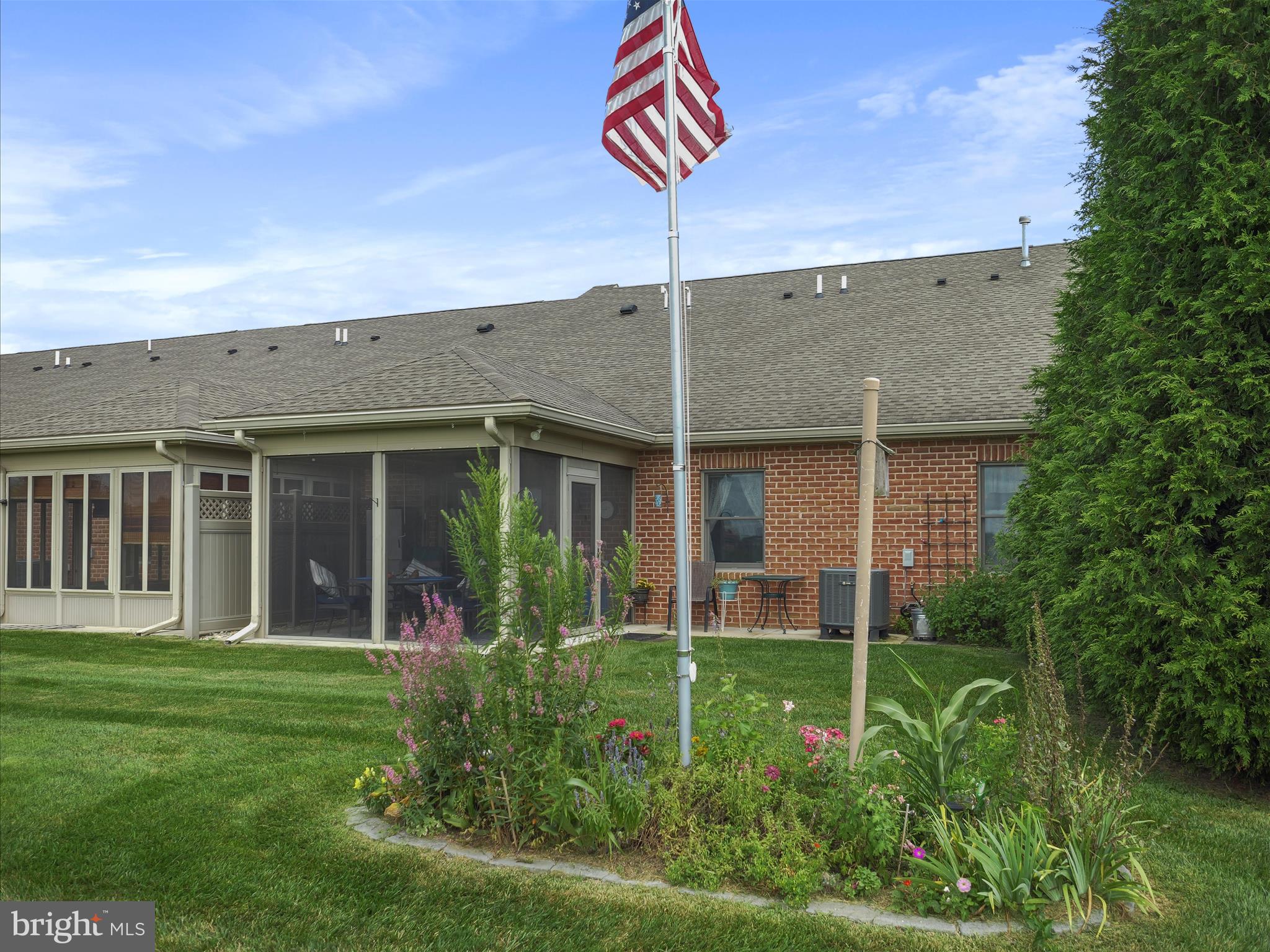 EMERALD POINTE - Residential