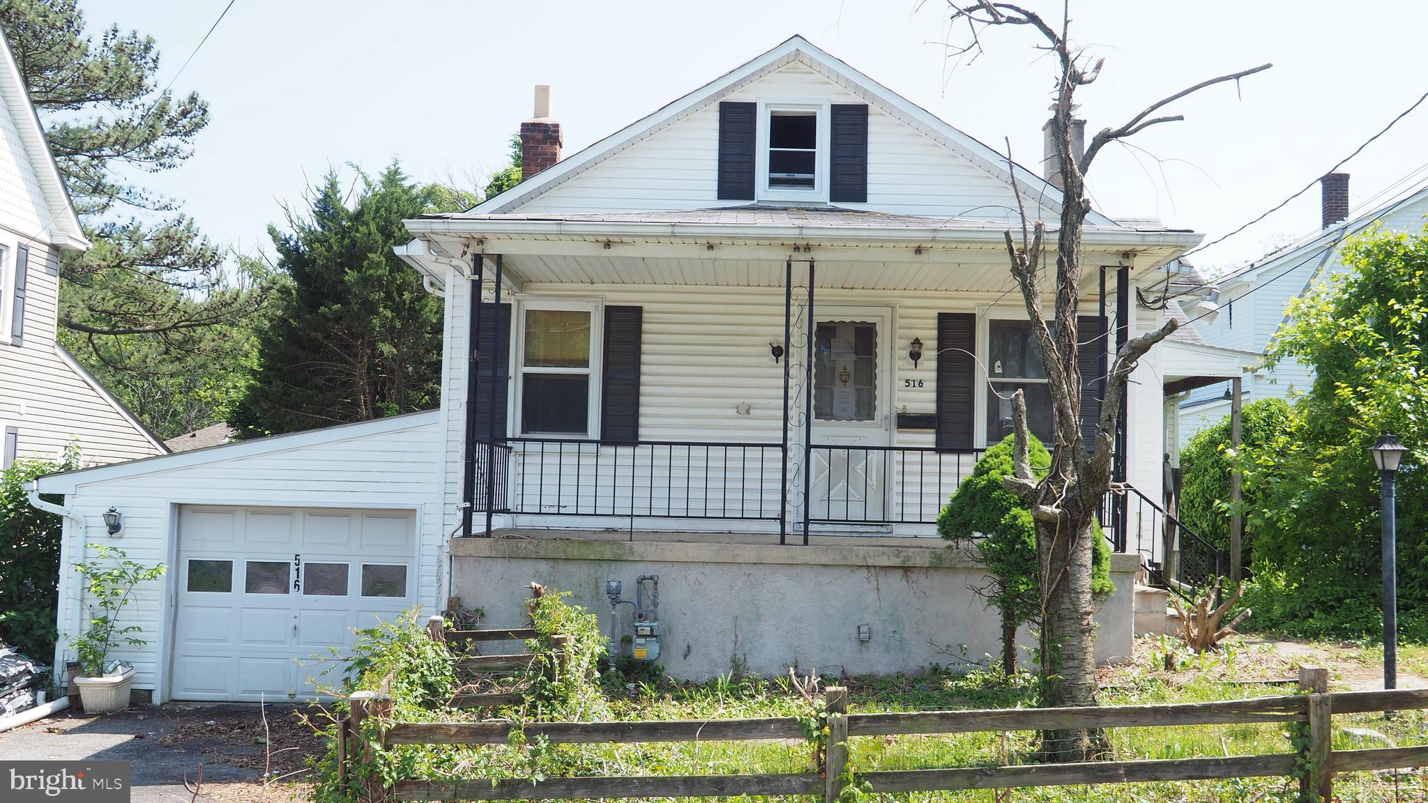 The Seller must comply with HUD Guidelines 24 CRF 206.125. Cape Cod style single family detached home with 2 Bedroom and 1 Bath located in Bishop Bloom Subdivision. Spacious living area, Front Porch, 1 attached garage and fence backyard.