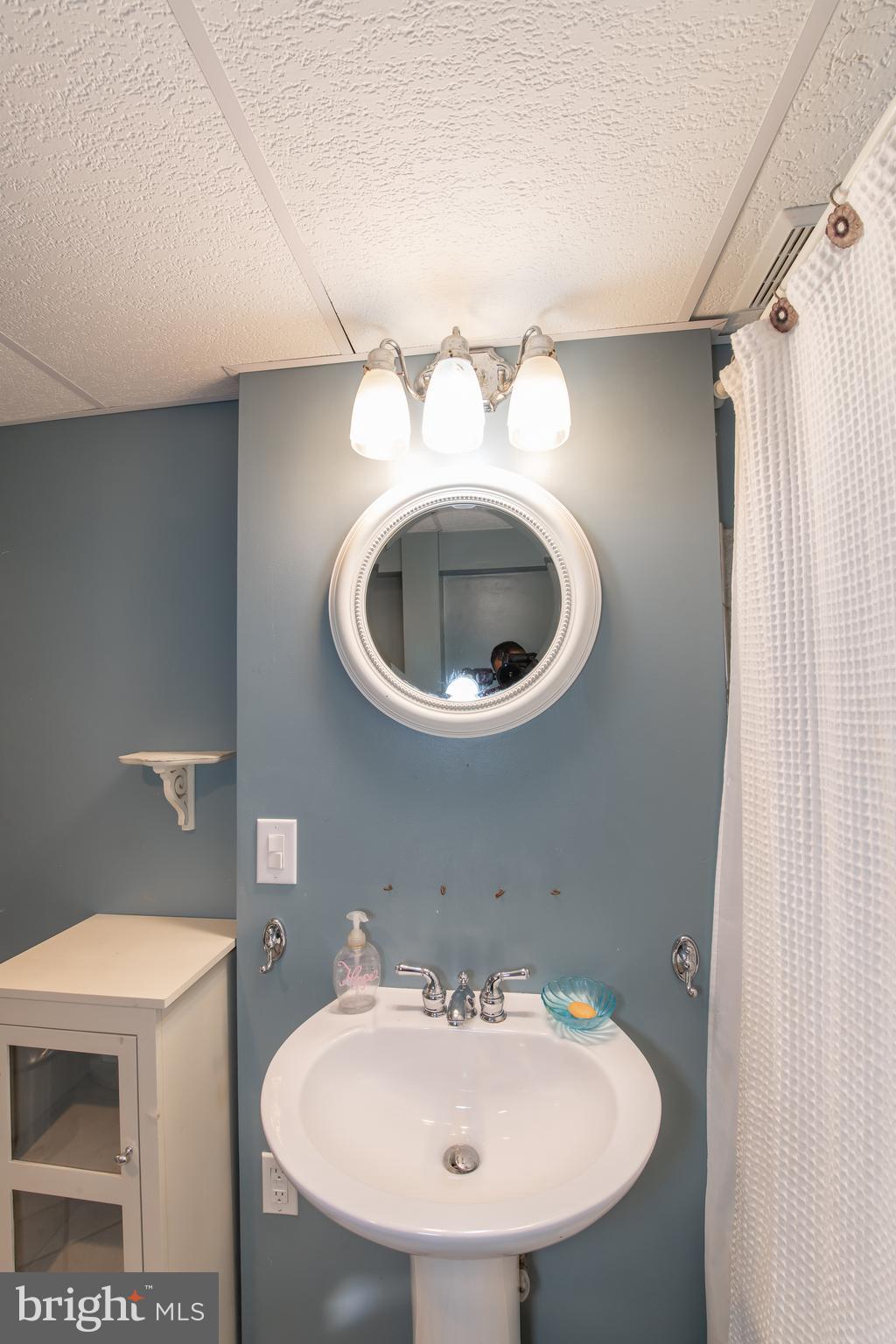 SCHOOL LANE HILLS - Residential