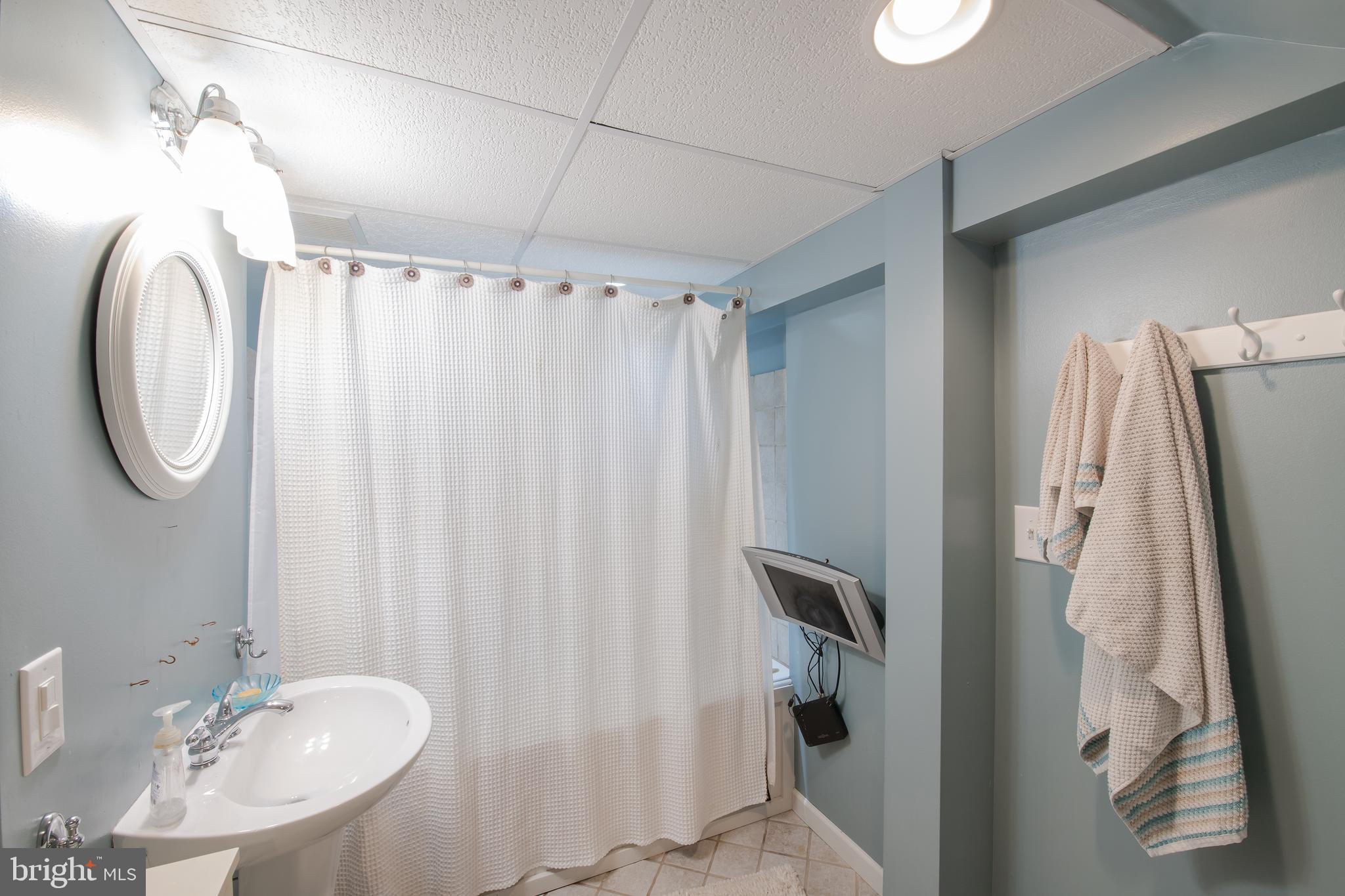 SCHOOL LANE HILLS - Residential