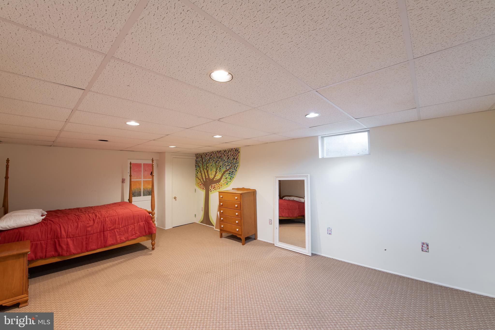 SCHOOL LANE HILLS - Residential