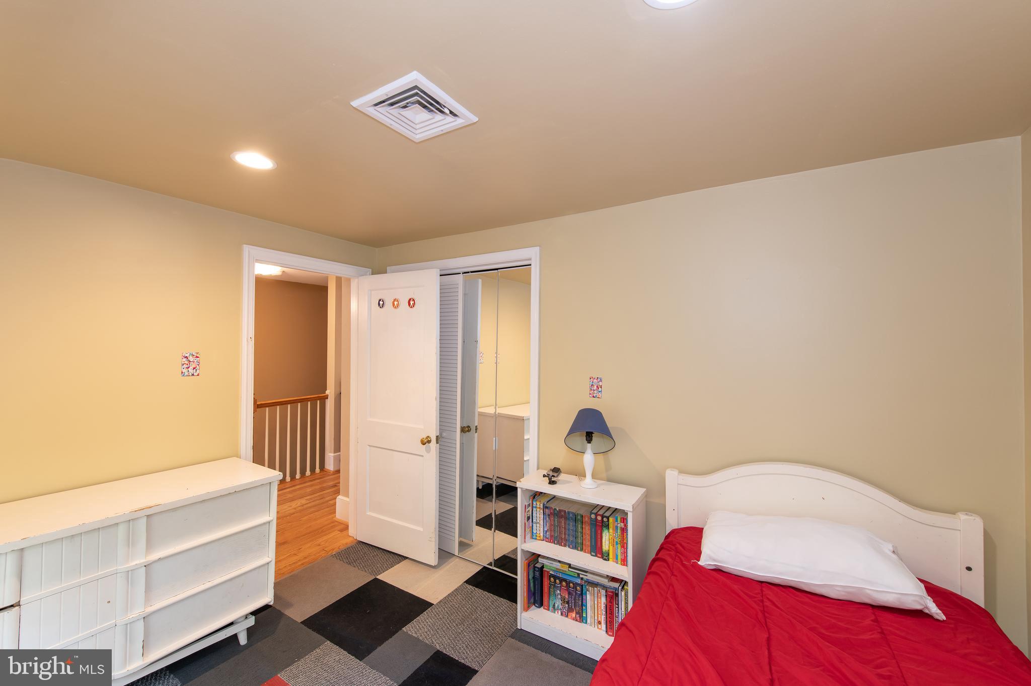 SCHOOL LANE HILLS - Residential