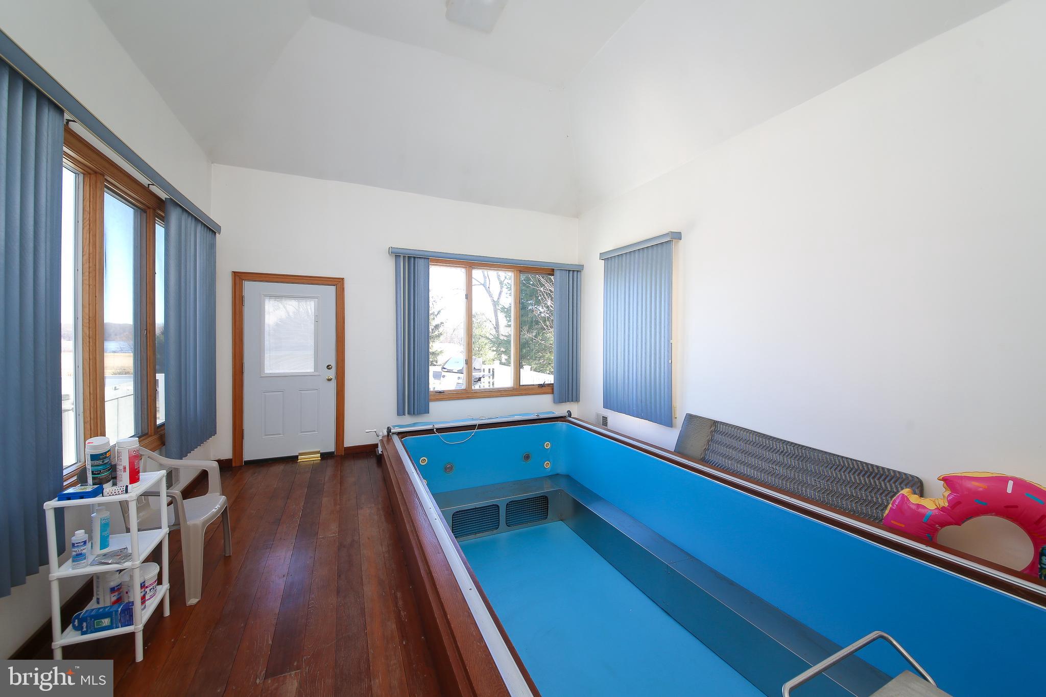 SUNNY HILL - Residential