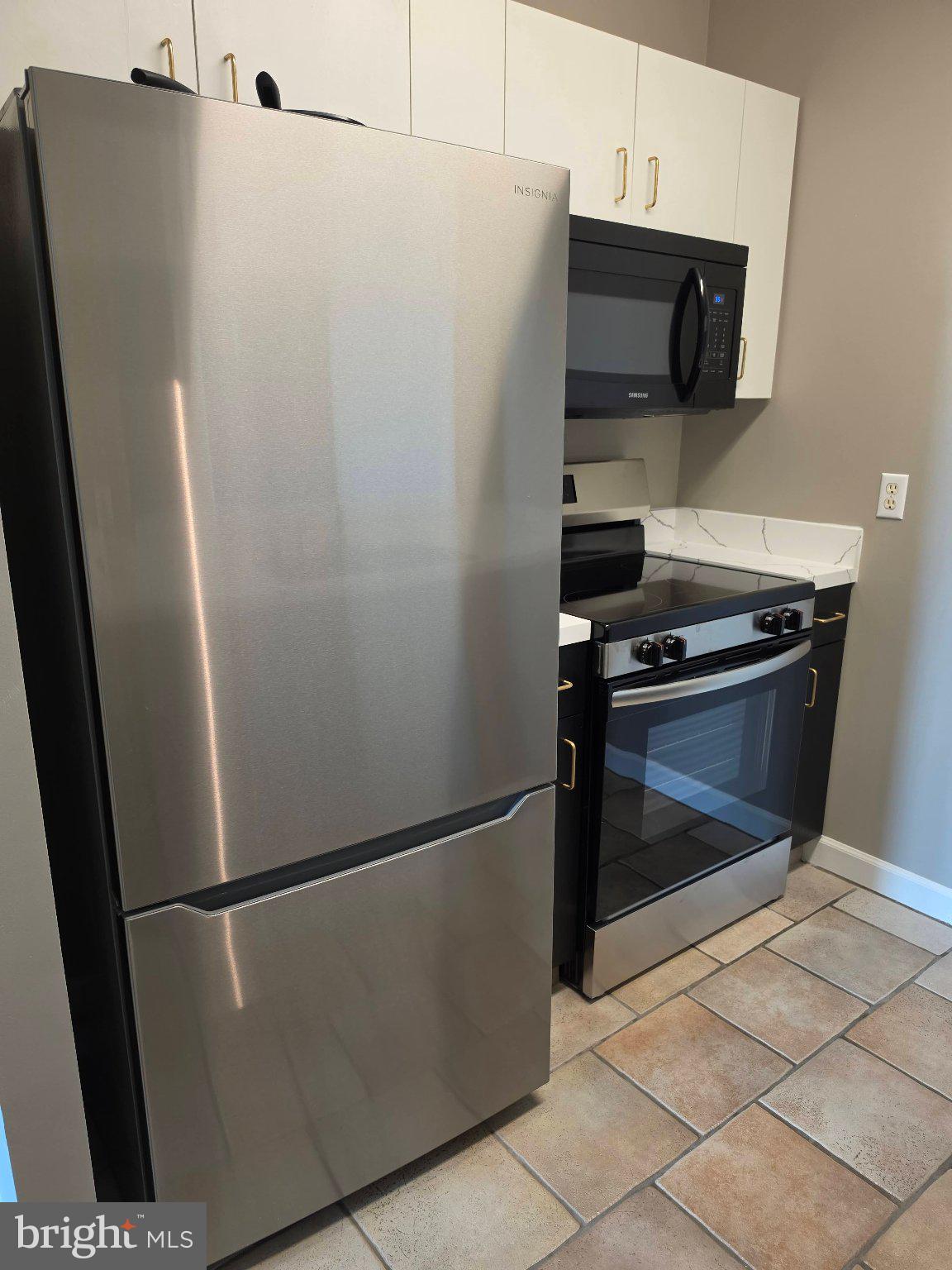 100 HARBORVIEW DRIVE 906