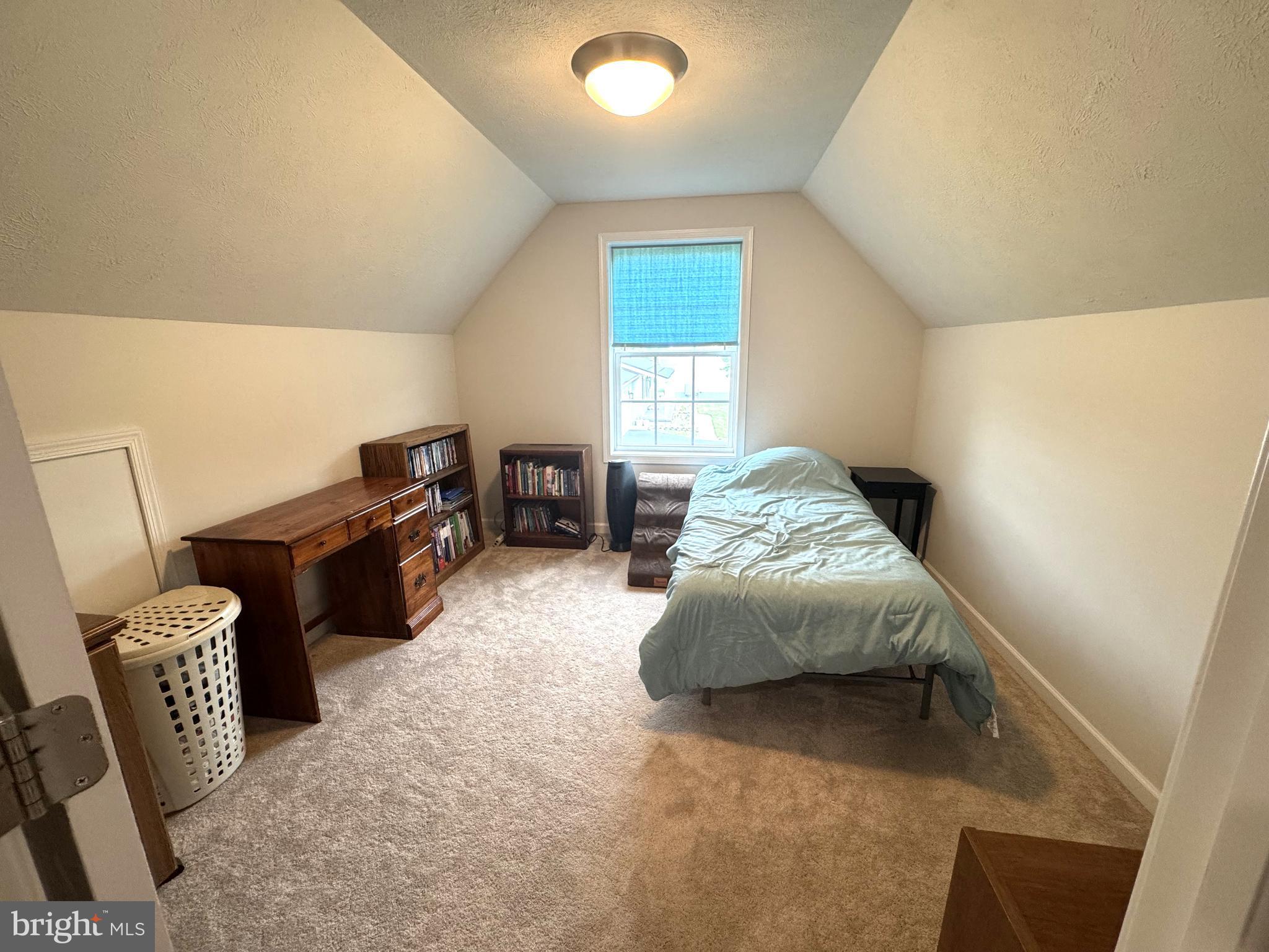 COLONIAL HILLS - Residential