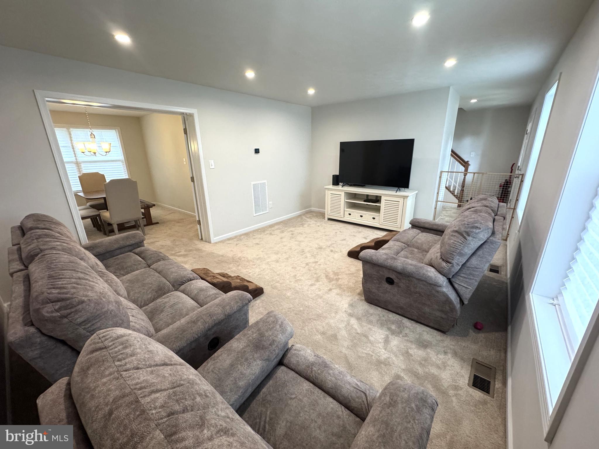 COLONIAL HILLS - Residential