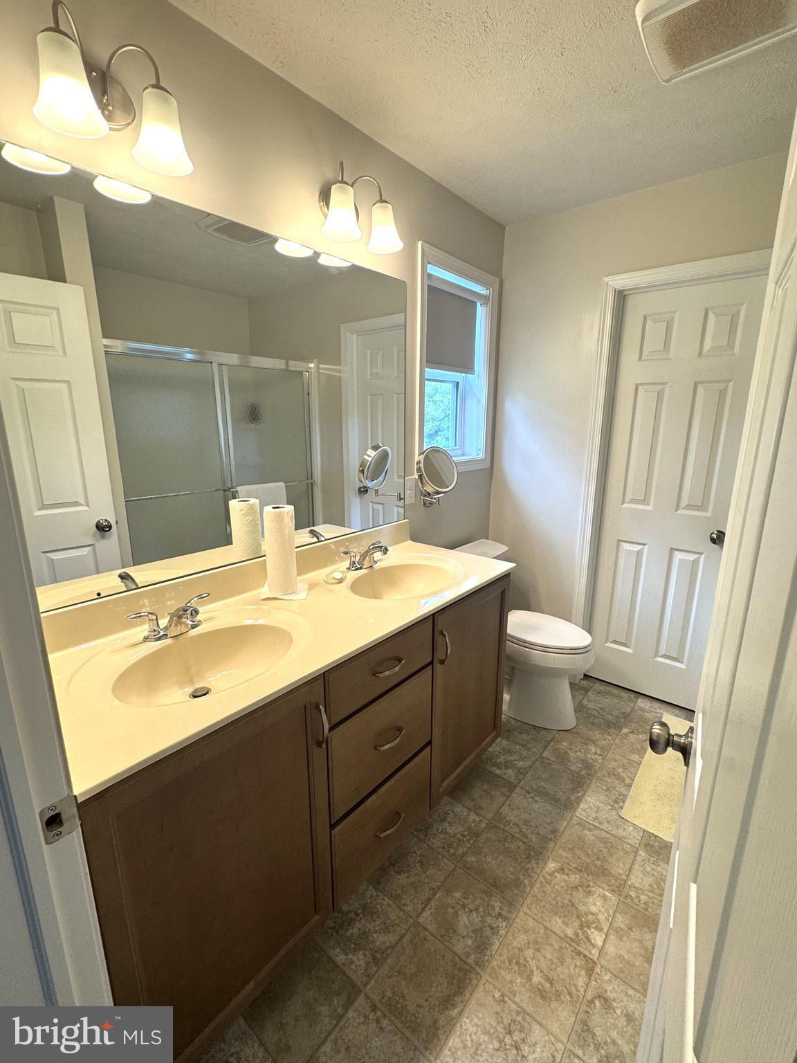 COLONIAL HILLS - Residential