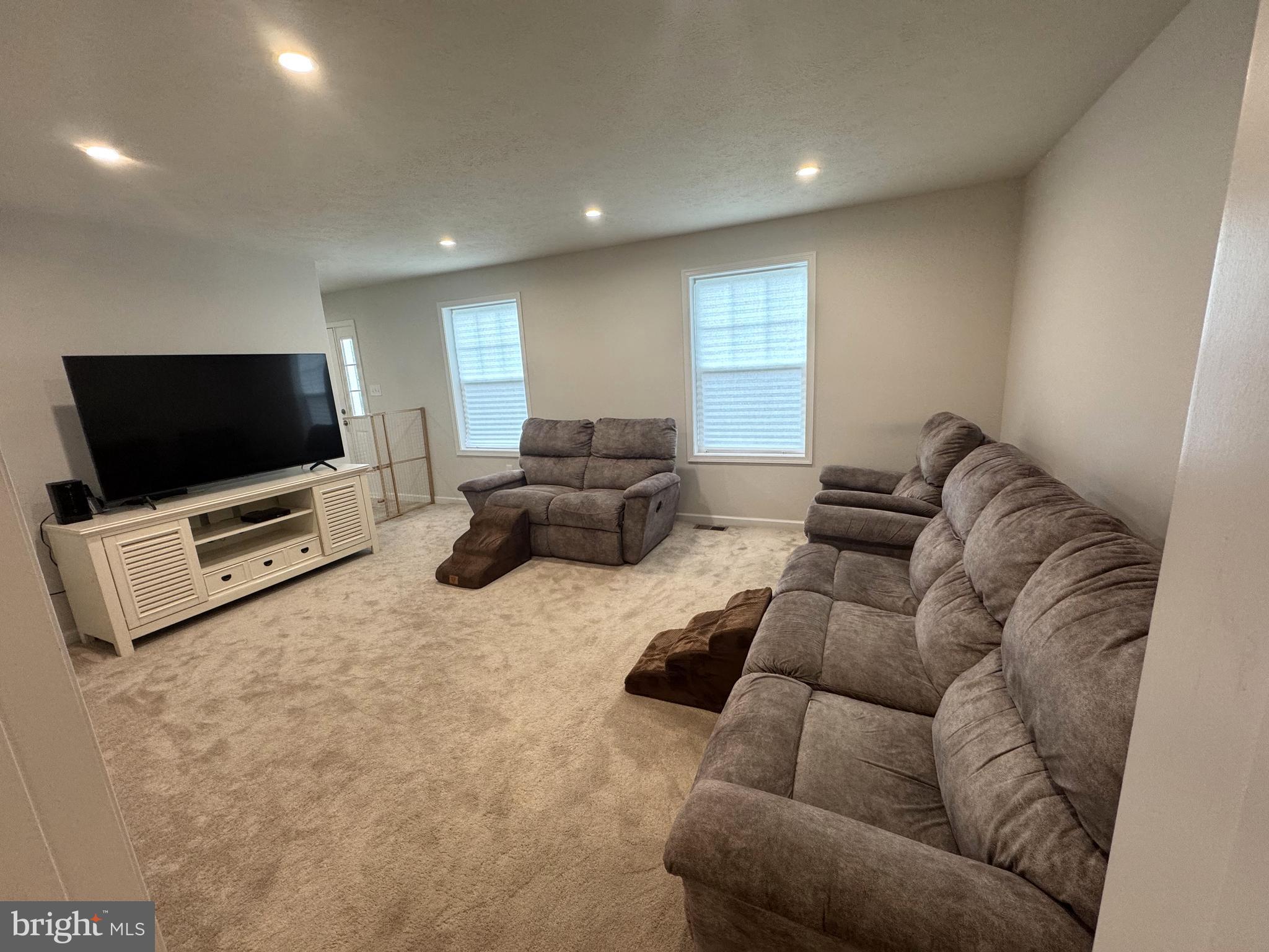 COLONIAL HILLS - Residential