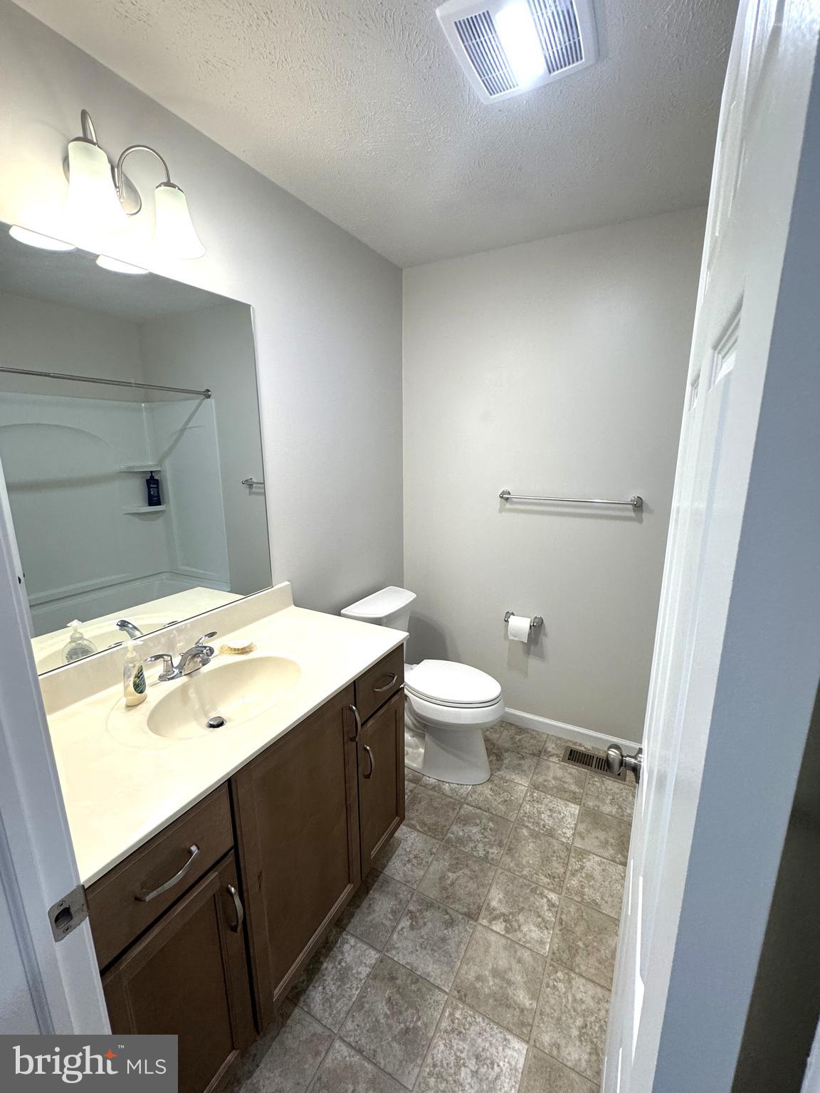 COLONIAL HILLS - Residential