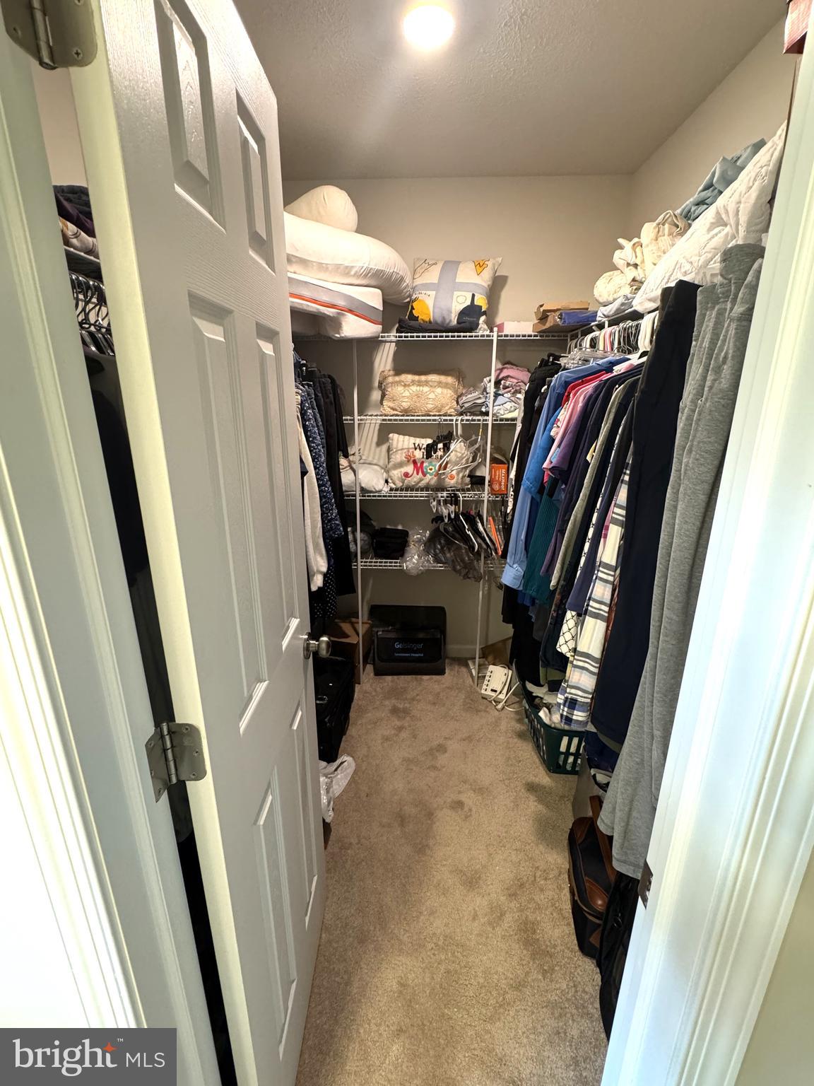 COLONIAL HILLS - Residential