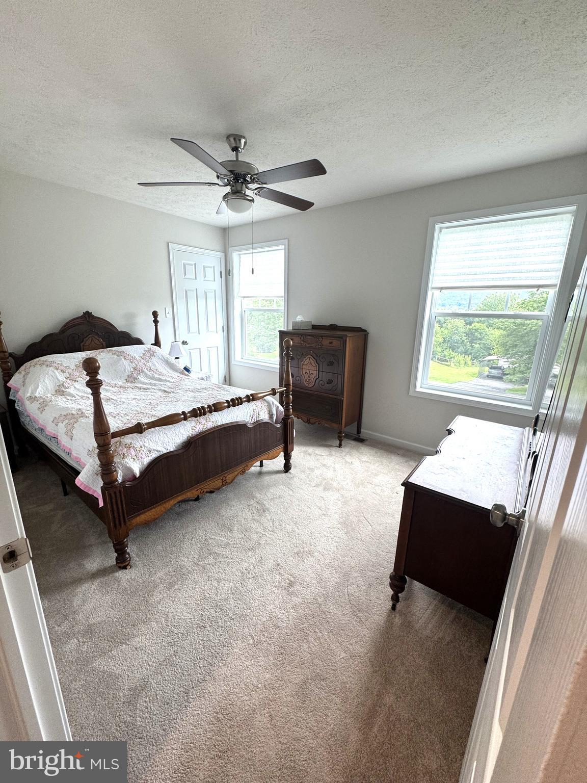 COLONIAL HILLS - Residential