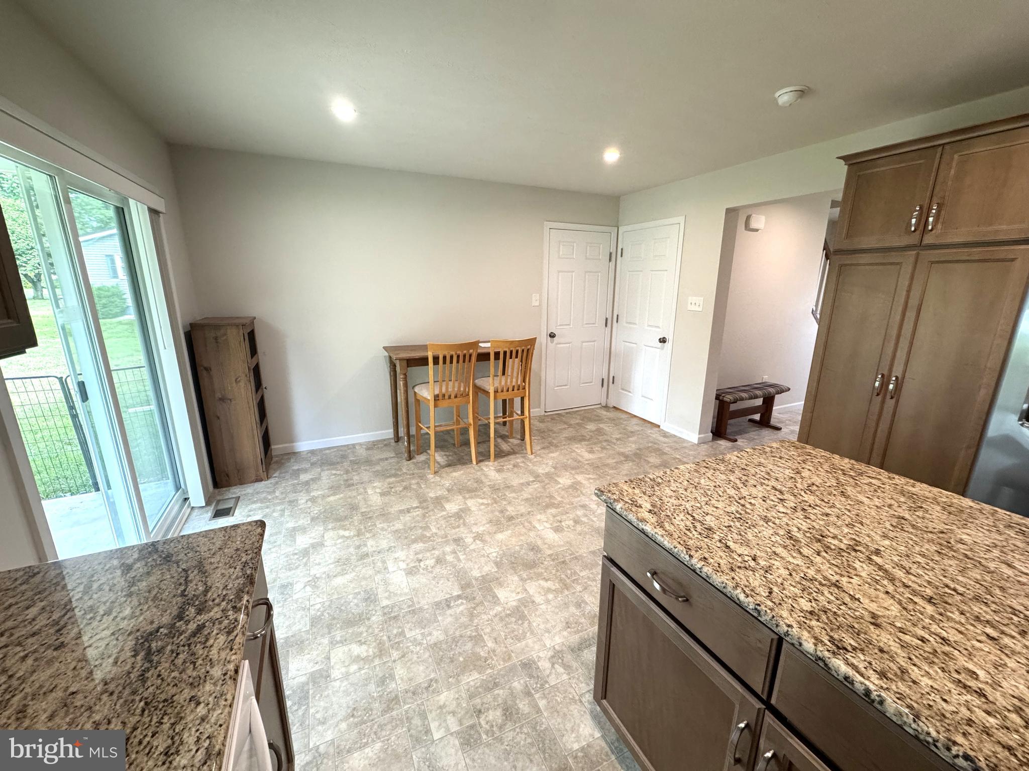 COLONIAL HILLS - Residential