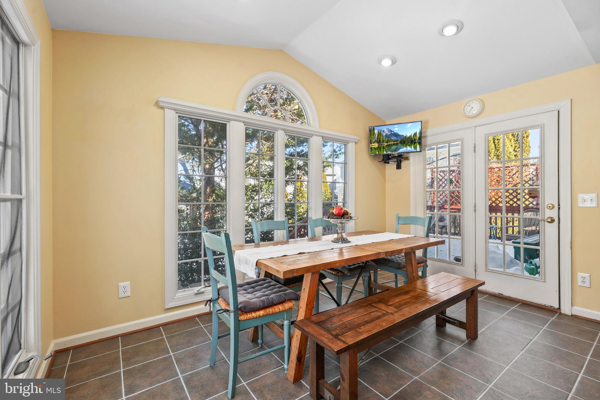 LOWES ISLAND - Residential