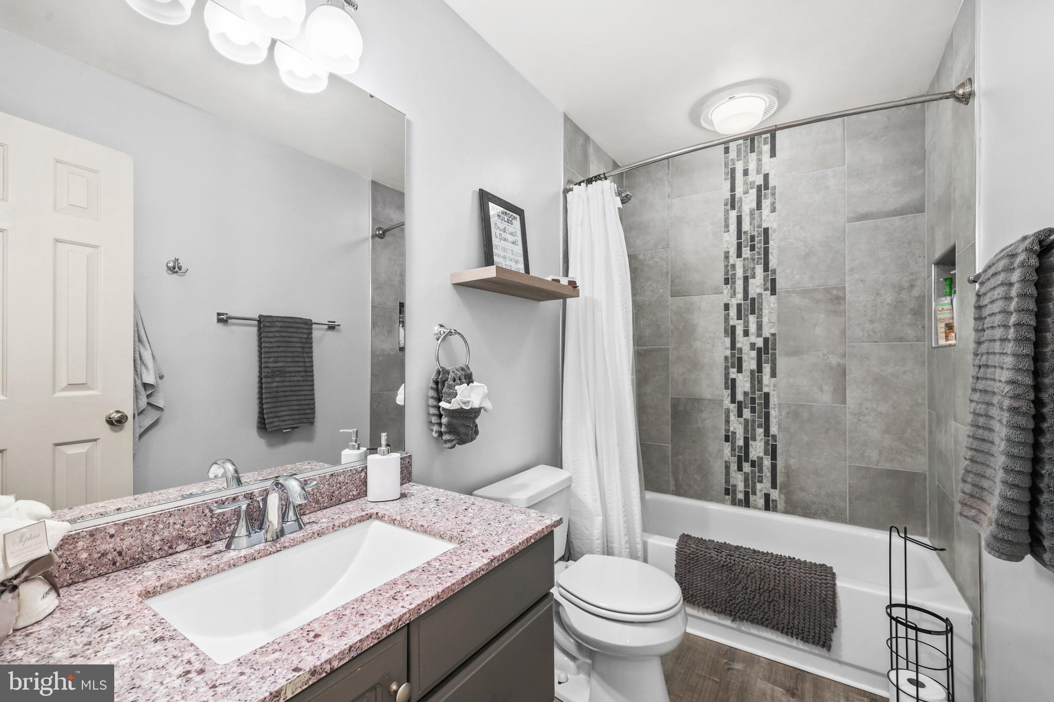 LOWES ISLAND - Residential