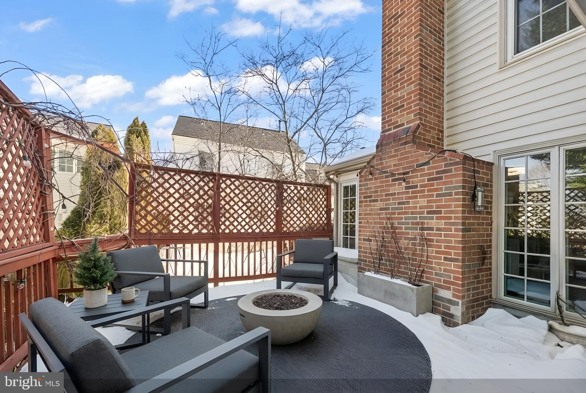 LOWES ISLAND - Residential