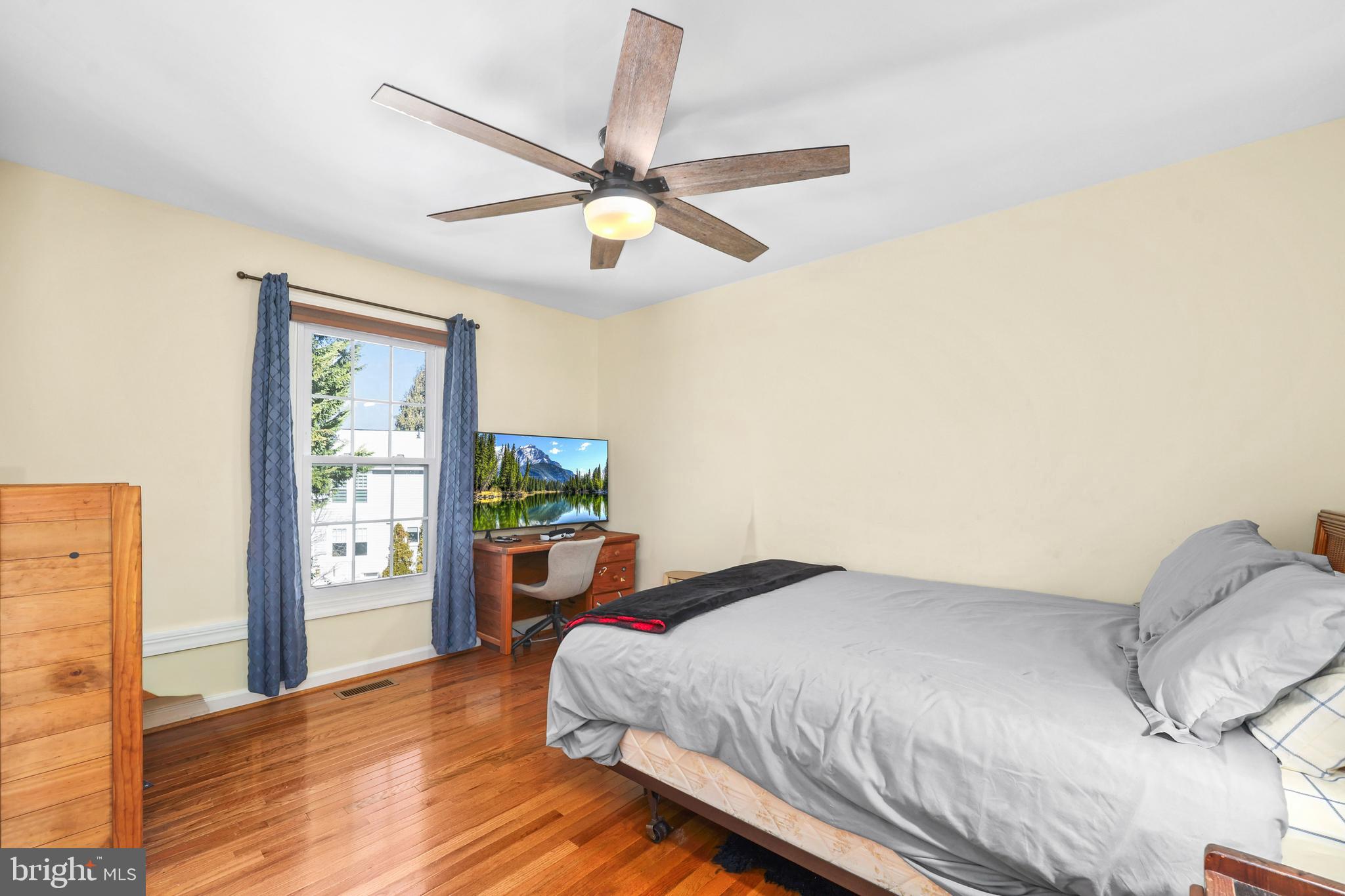 LOWES ISLAND - Residential