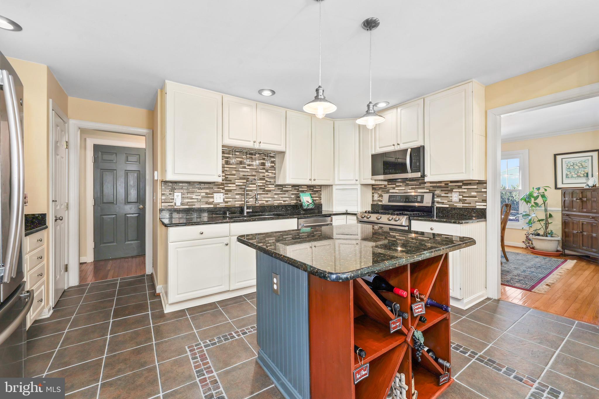 LOWES ISLAND - Residential