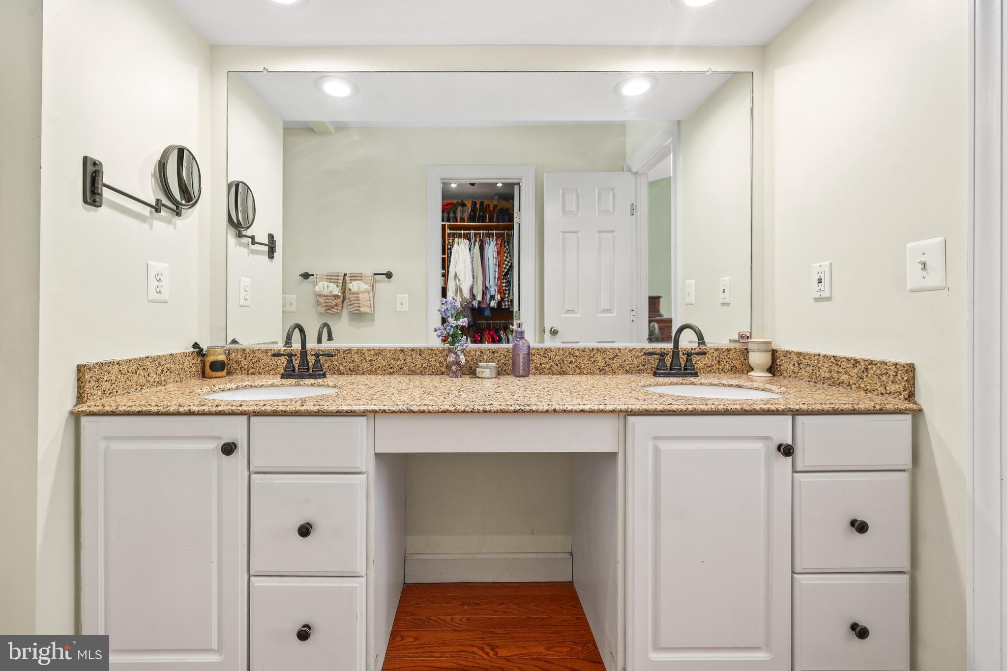 LOWES ISLAND - Residential