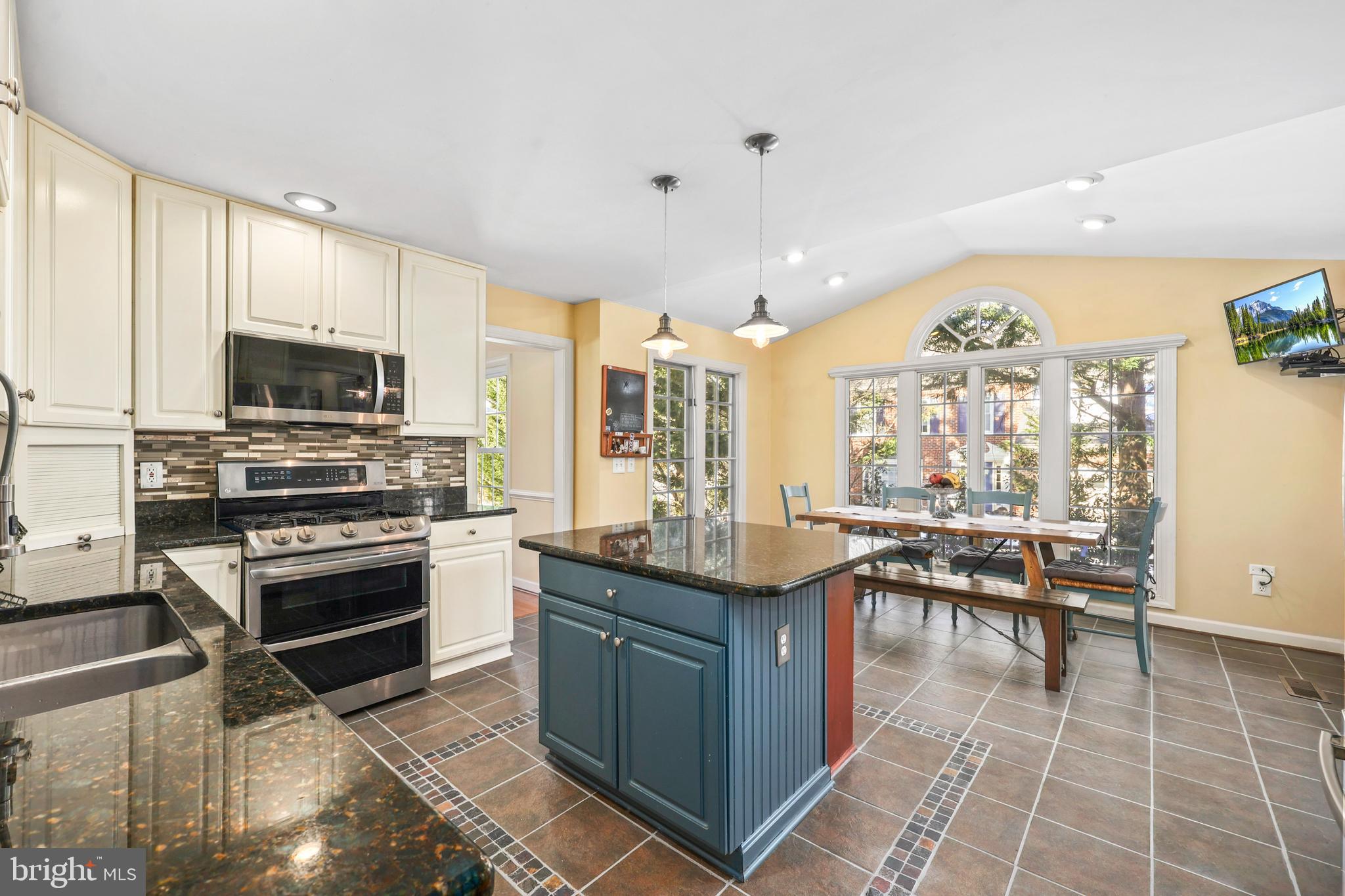 LOWES ISLAND - Residential