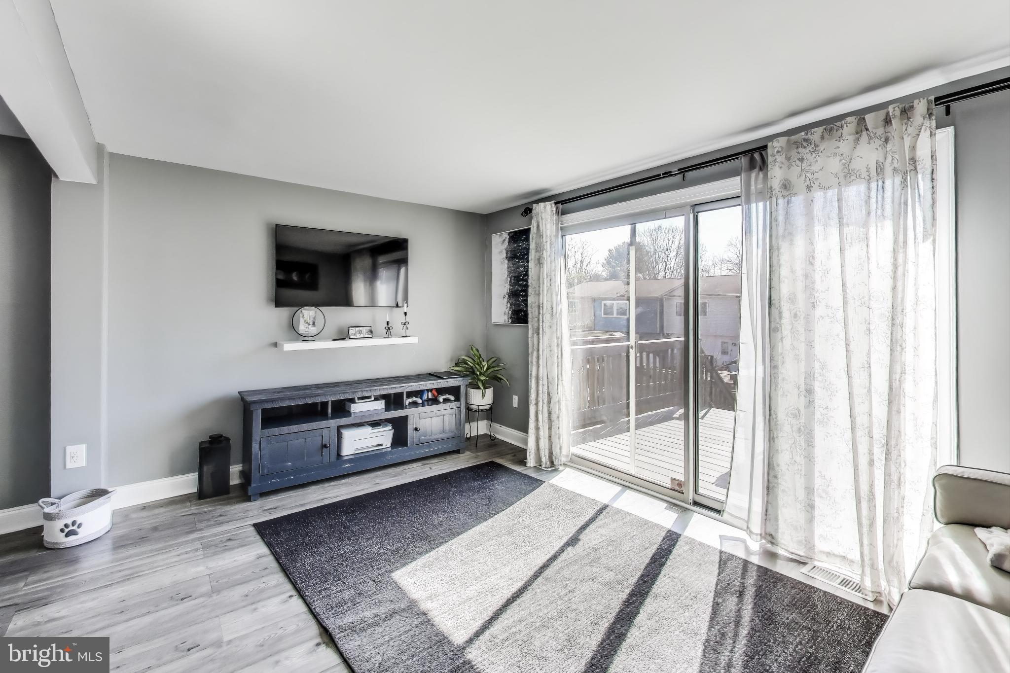 OAK SPRINGS - Residential