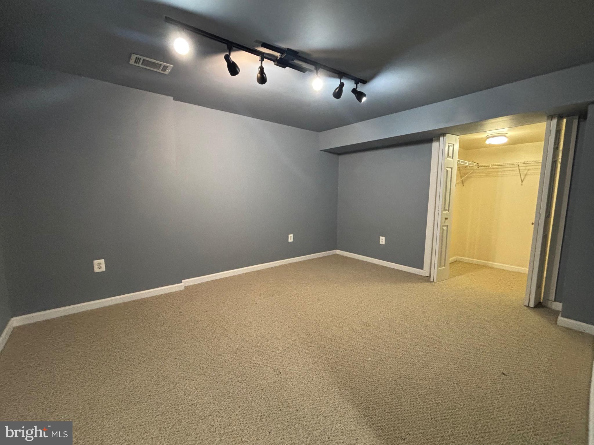 BROOKFIELD - Residential