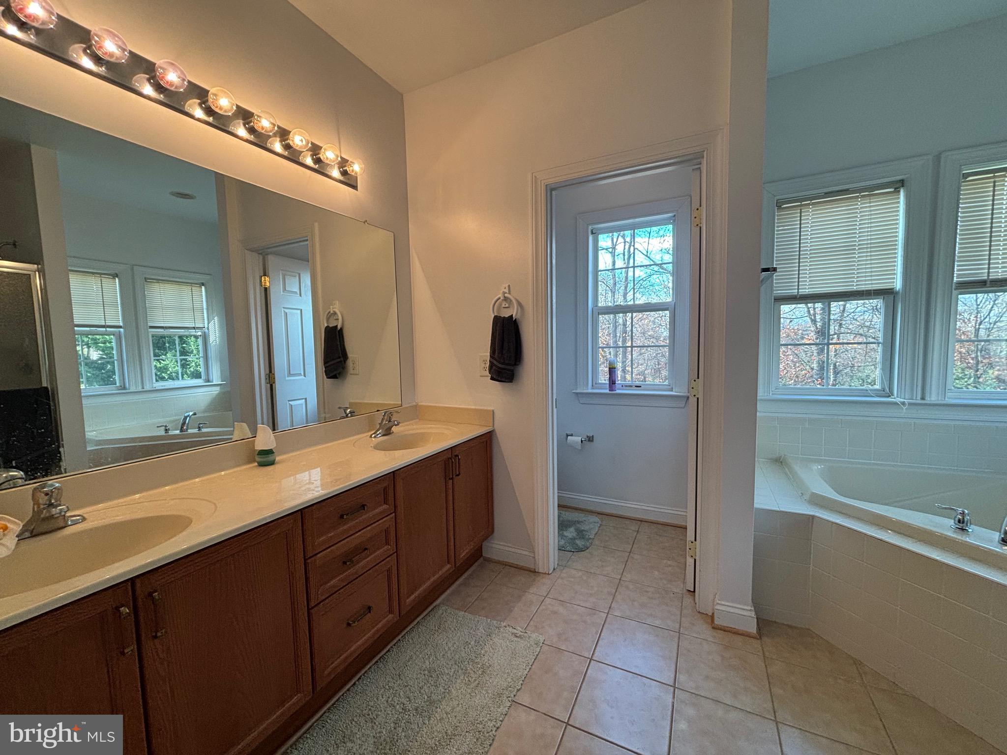 BROOKFIELD - Residential