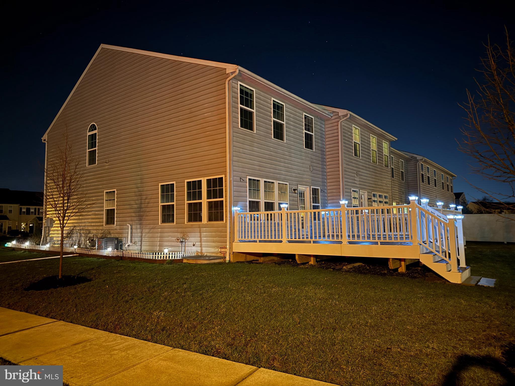 MONTGOMERY SQUARE - Residential