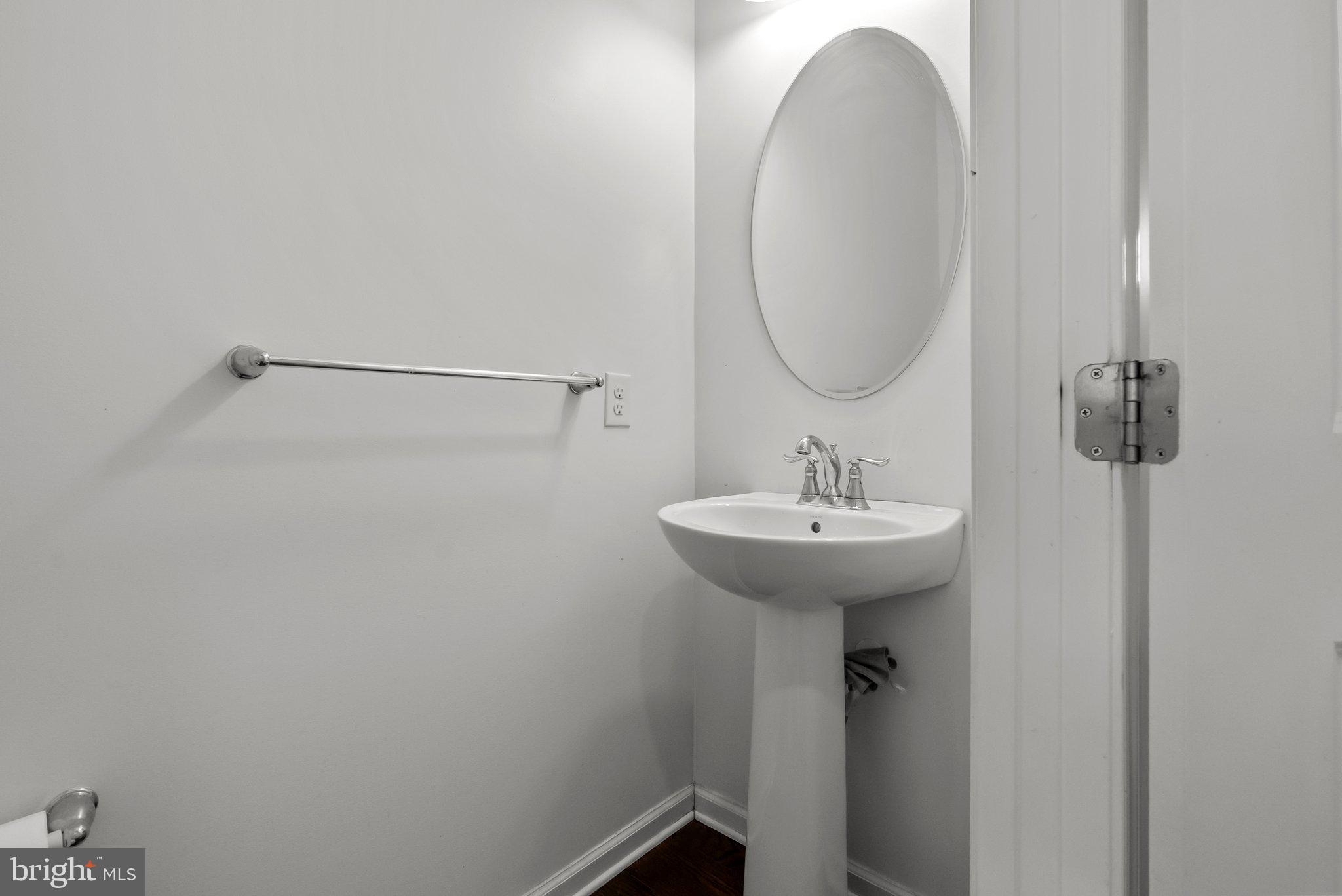 MONTGOMERY SQUARE - Residential