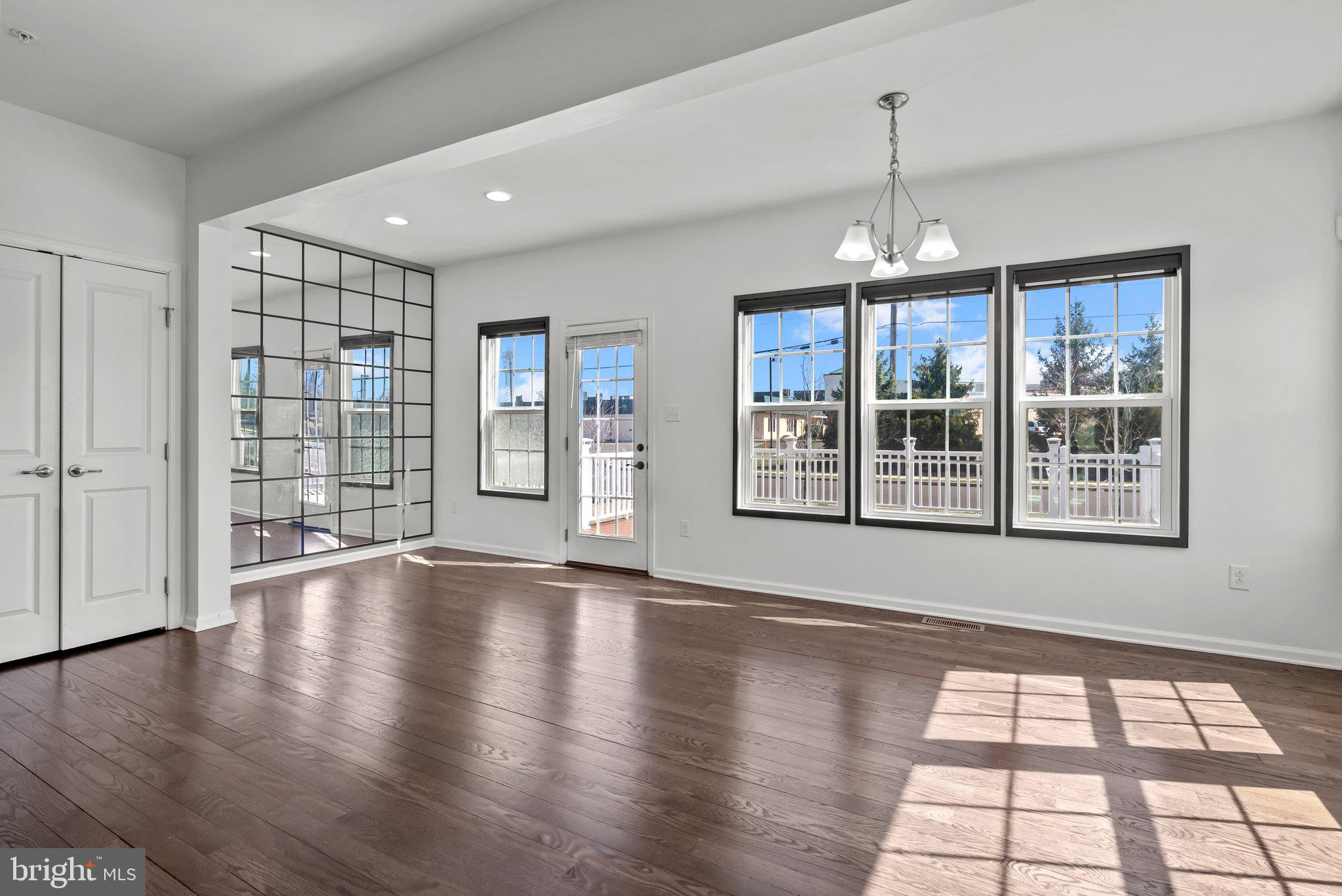 MONTGOMERY SQUARE - Residential