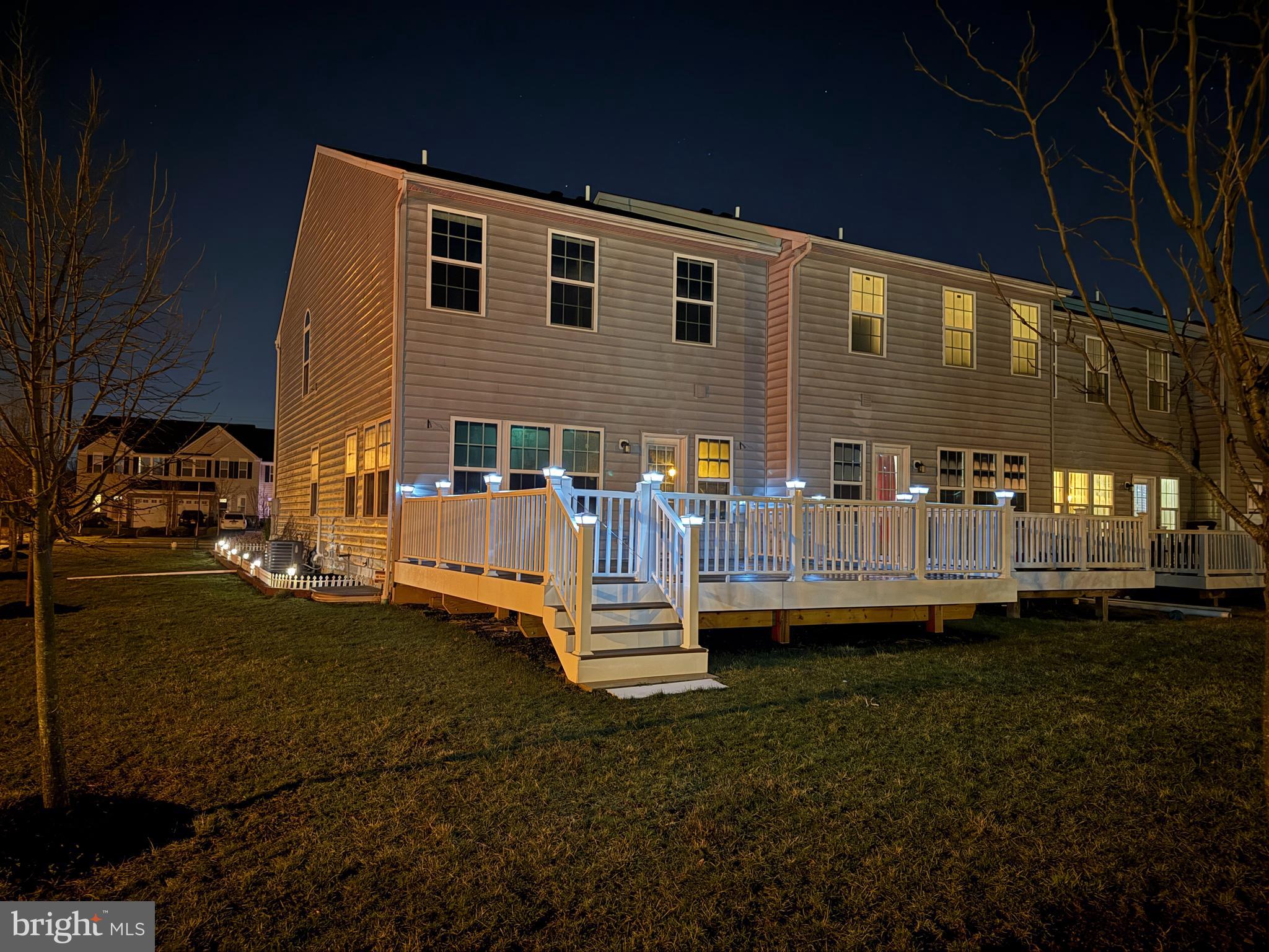 MONTGOMERY SQUARE - Residential
