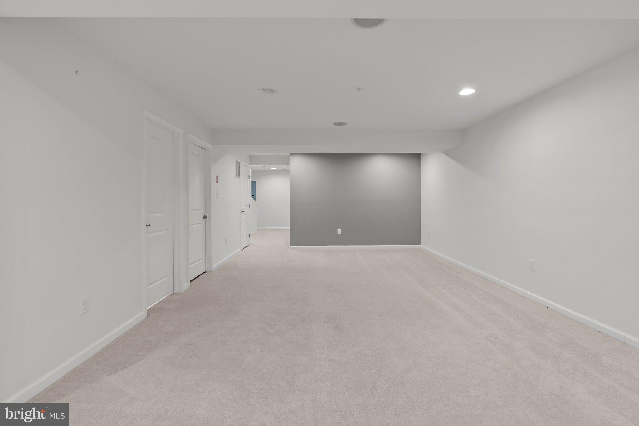 MONTGOMERY SQUARE - Residential