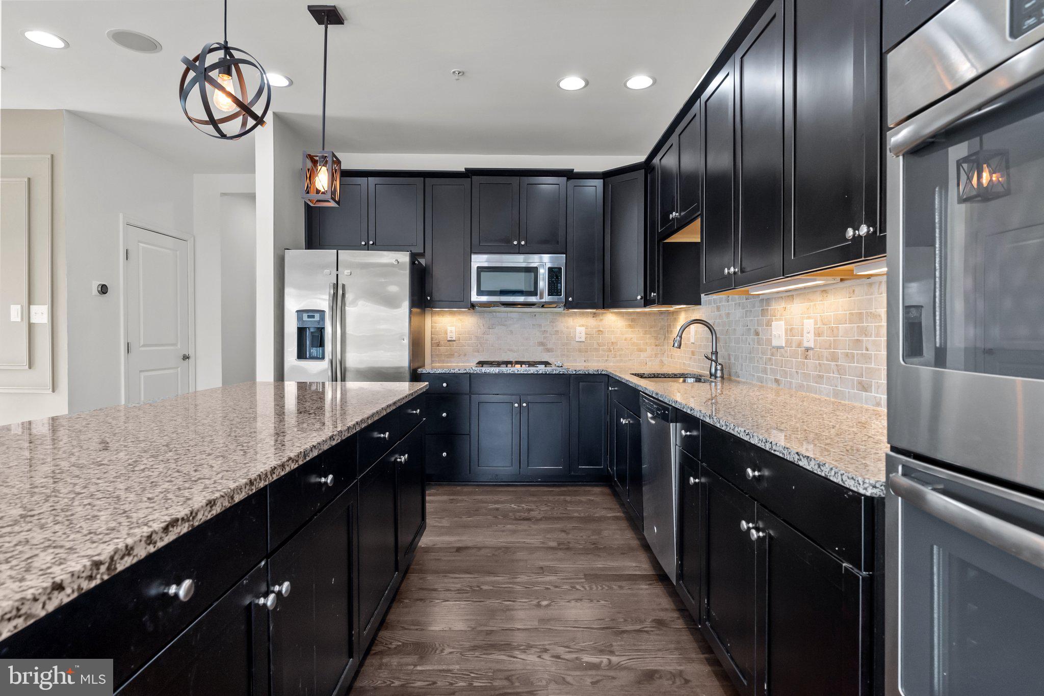 MONTGOMERY SQUARE - Residential