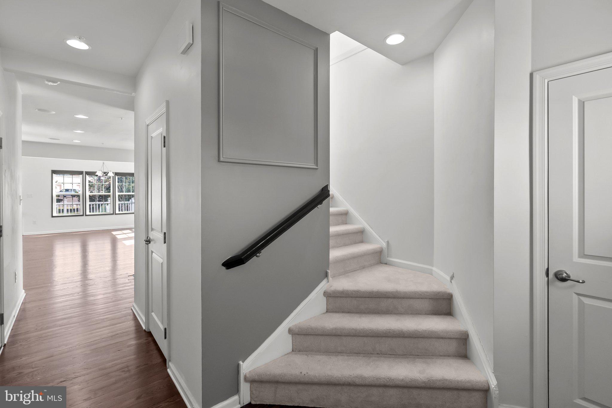 MONTGOMERY SQUARE - Residential