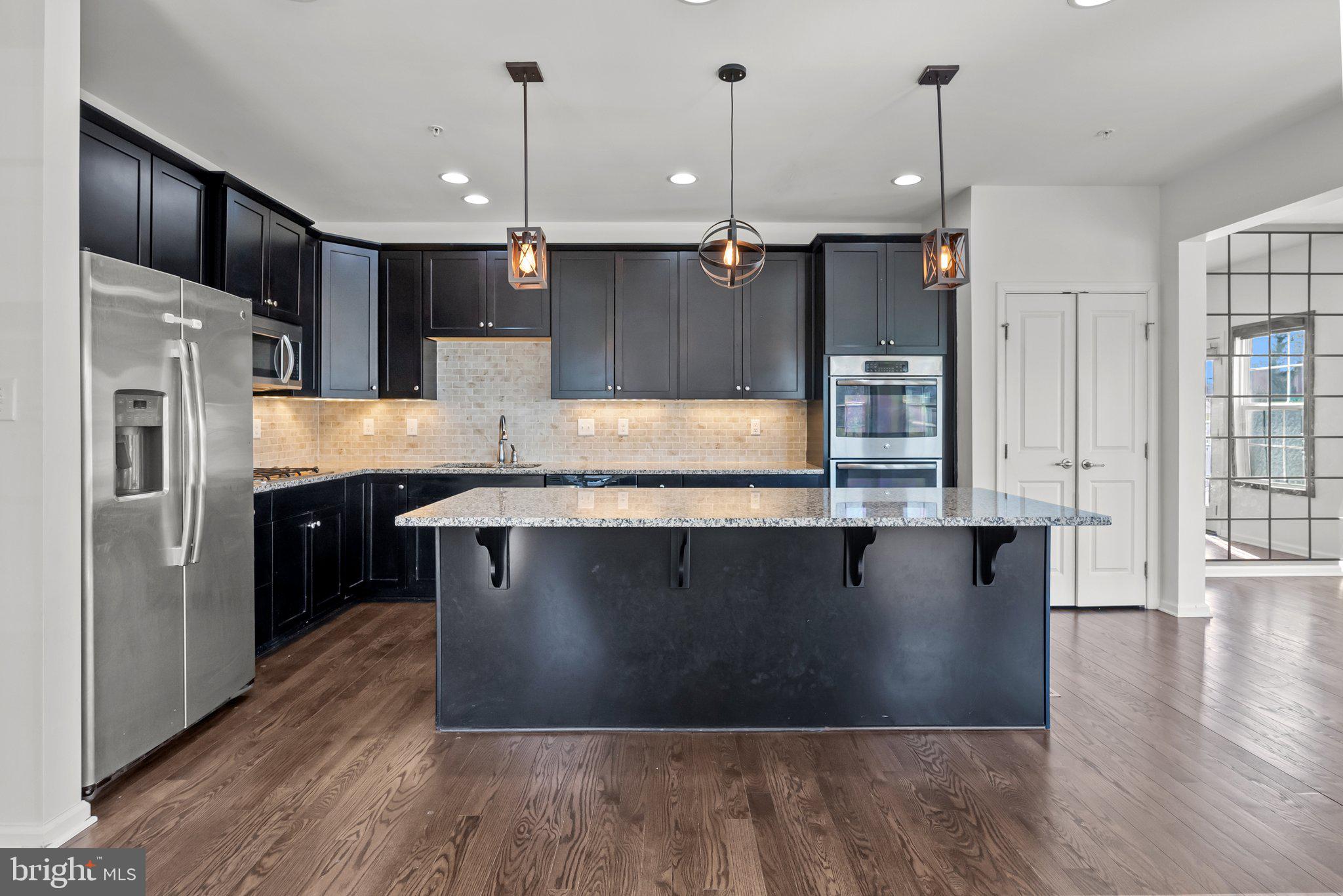 MONTGOMERY SQUARE - Residential