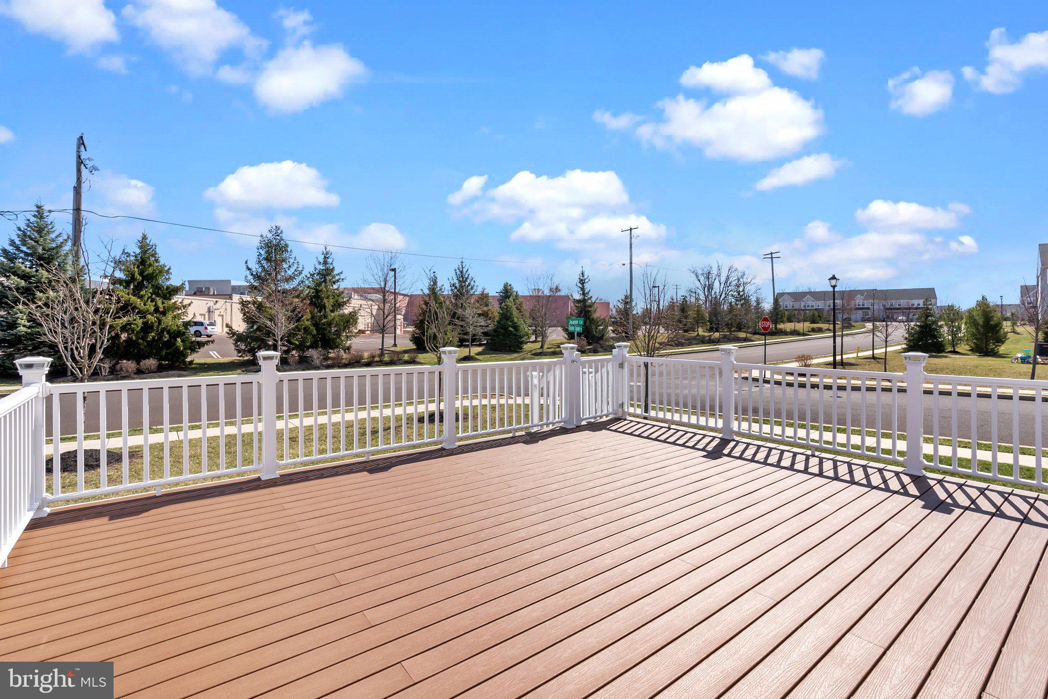 MONTGOMERY SQUARE - Residential