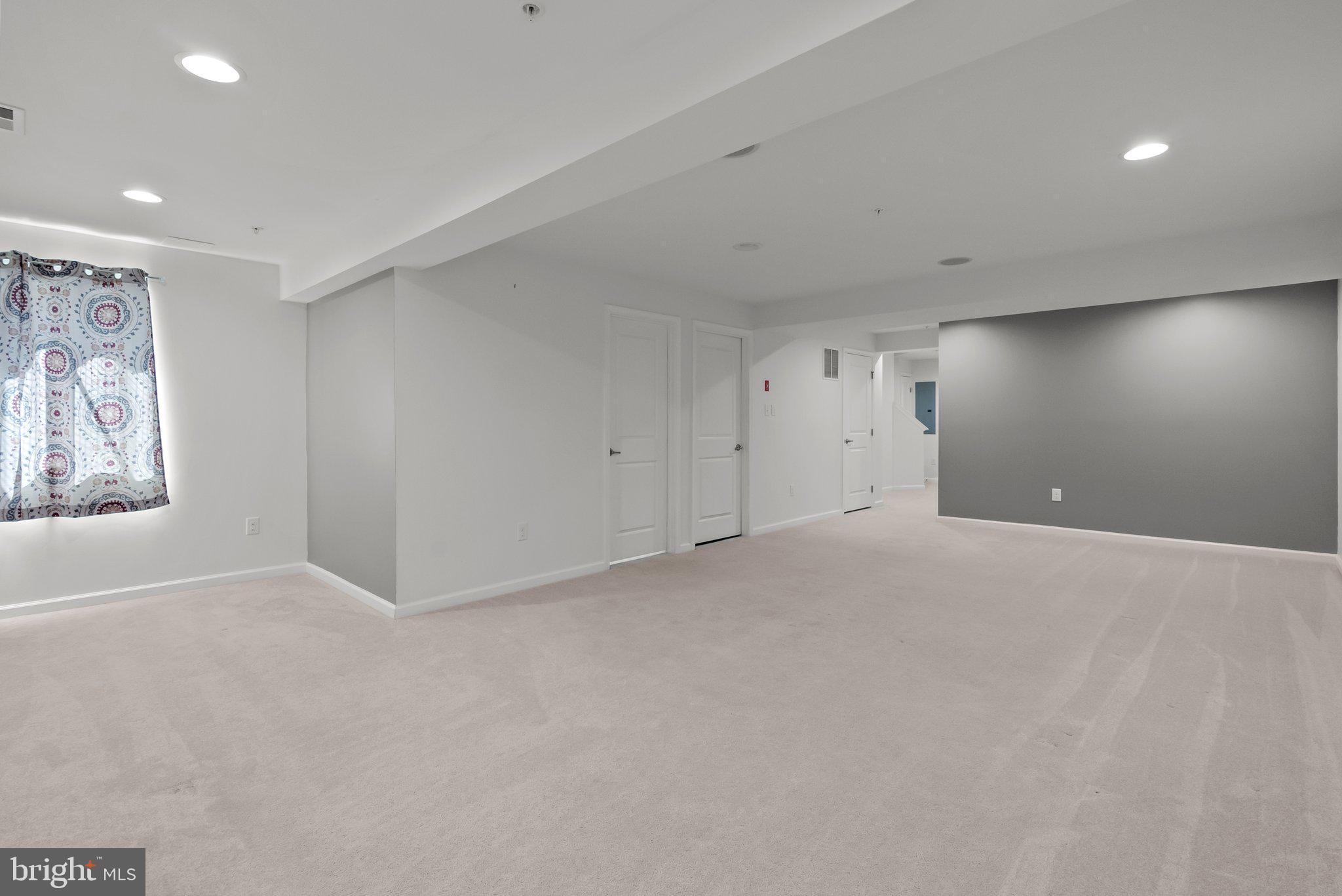 MONTGOMERY SQUARE - Residential