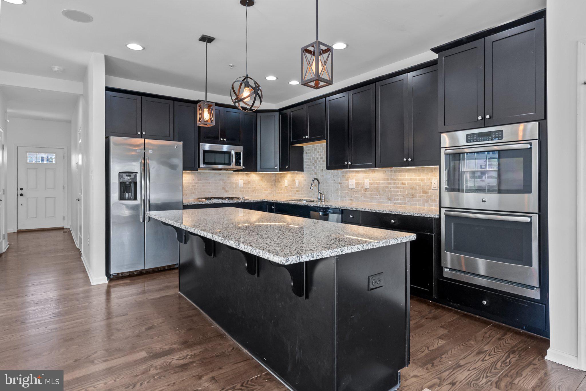 MONTGOMERY SQUARE - Residential