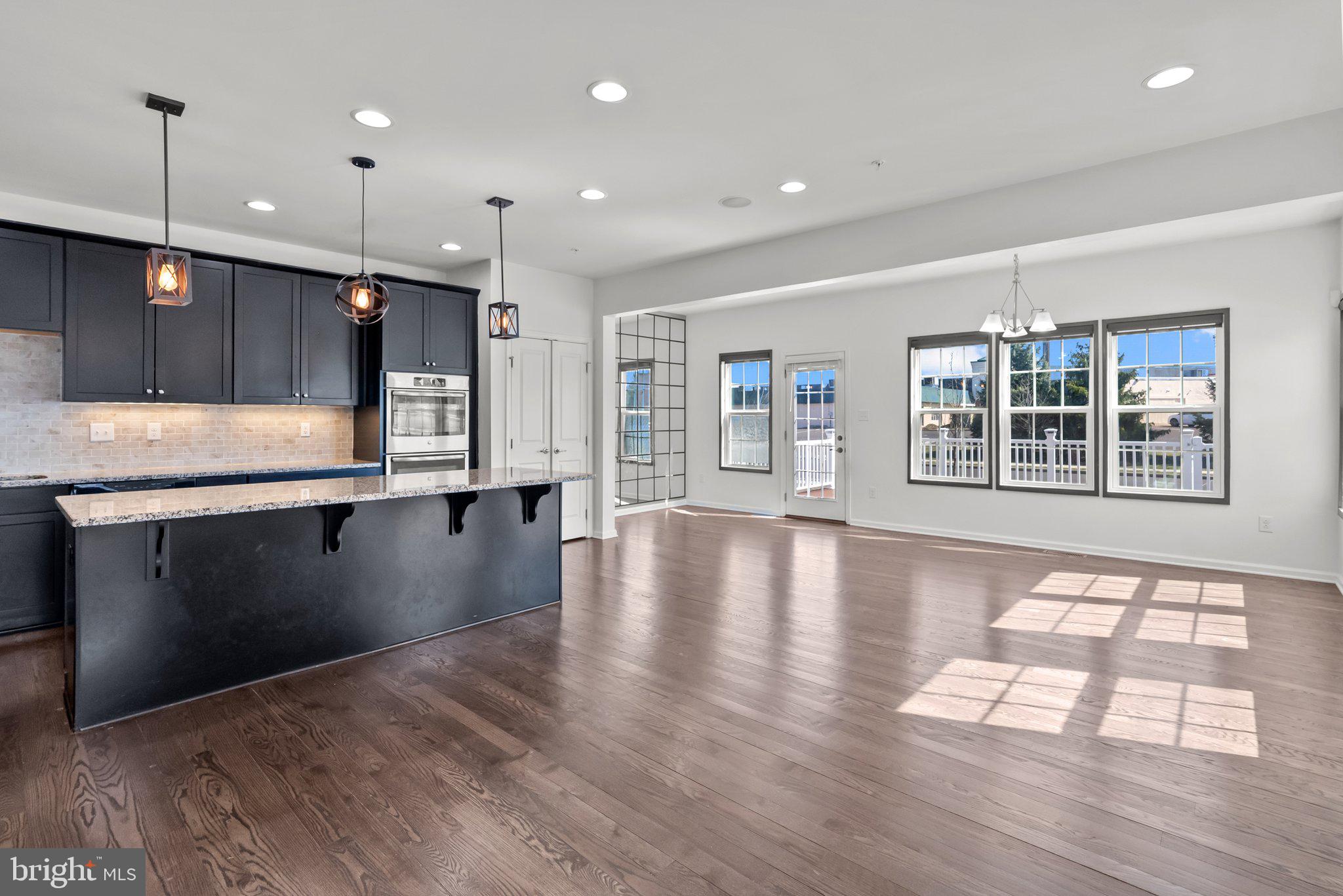 MONTGOMERY SQUARE - Residential