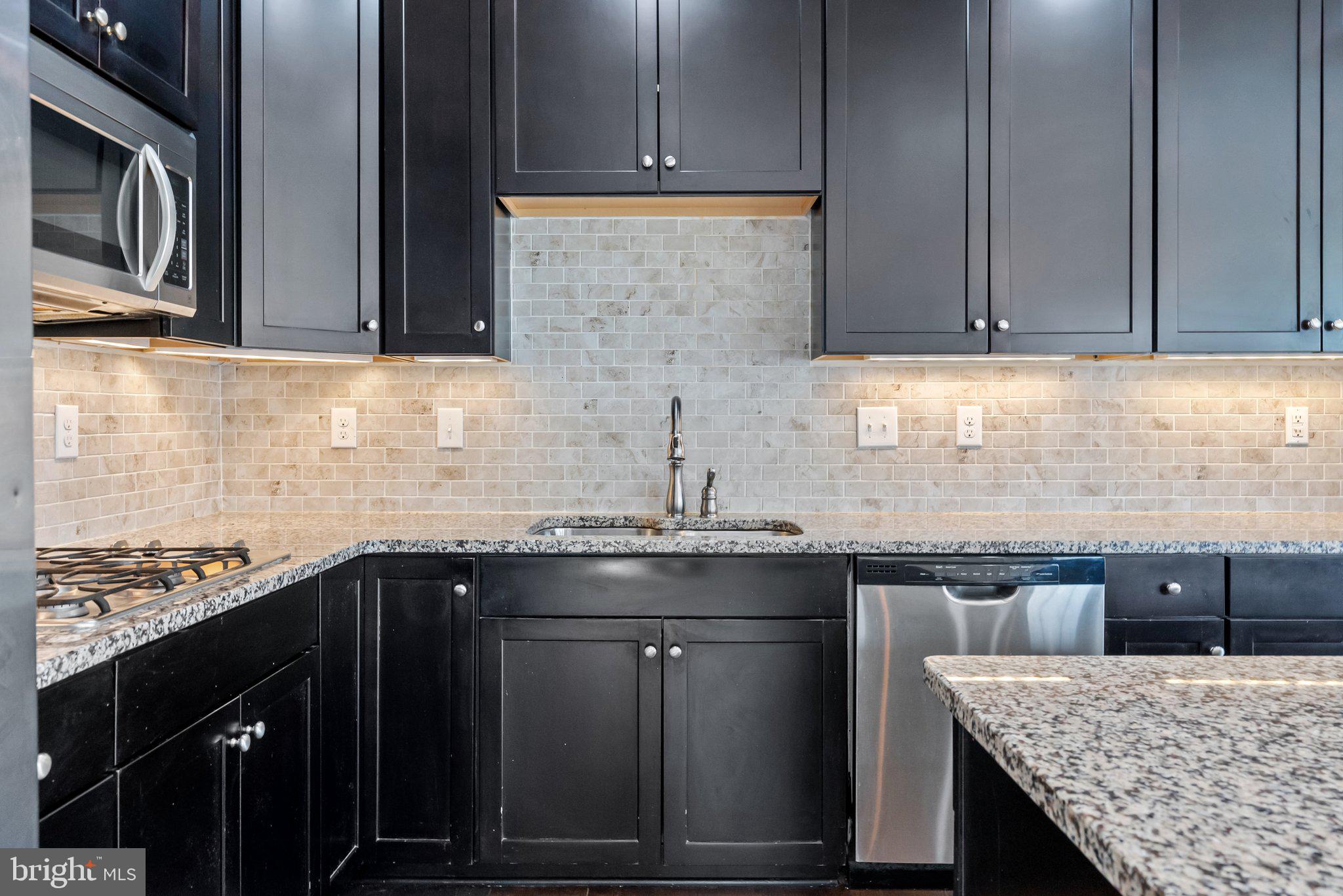 MONTGOMERY SQUARE - Residential