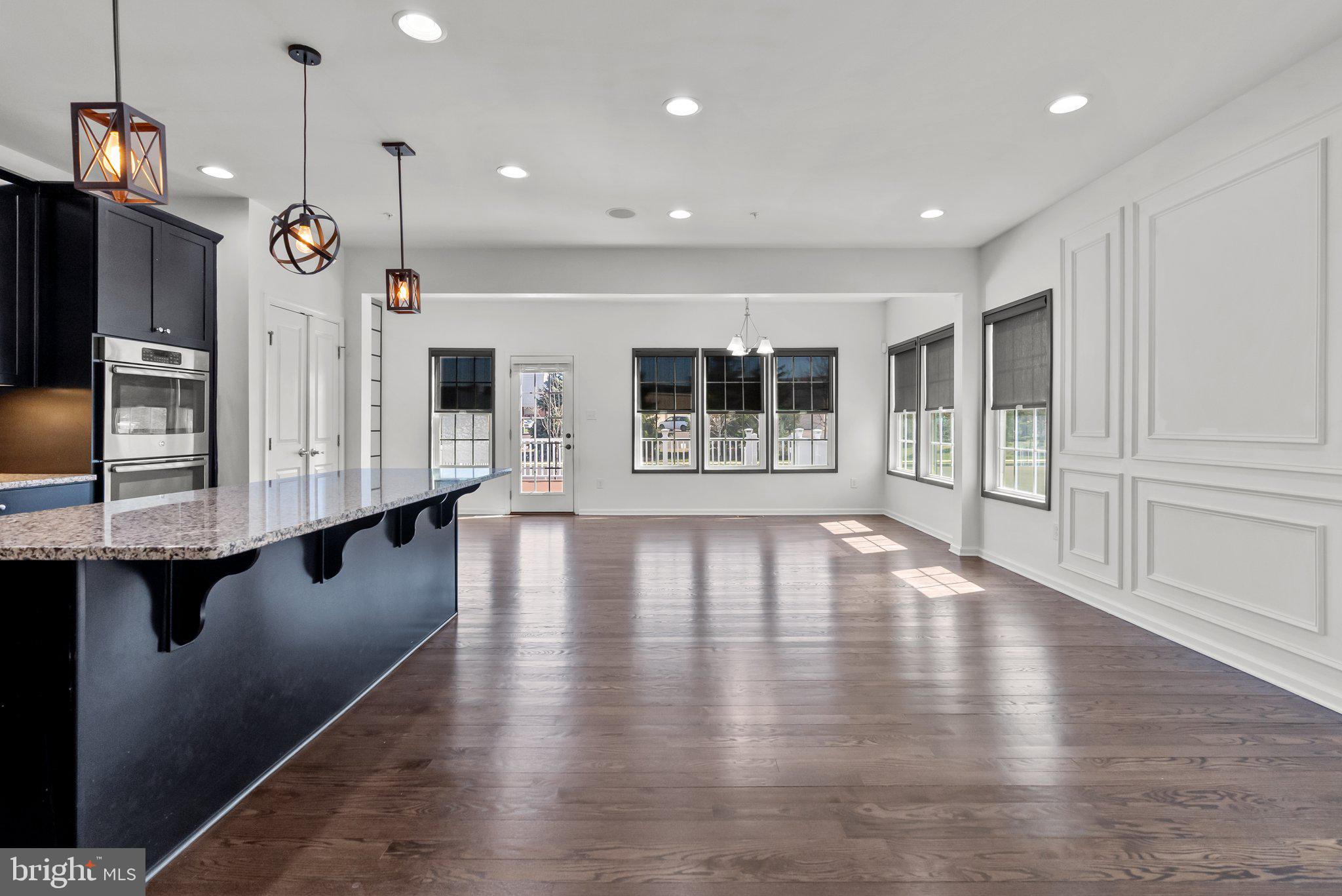 MONTGOMERY SQUARE - Residential