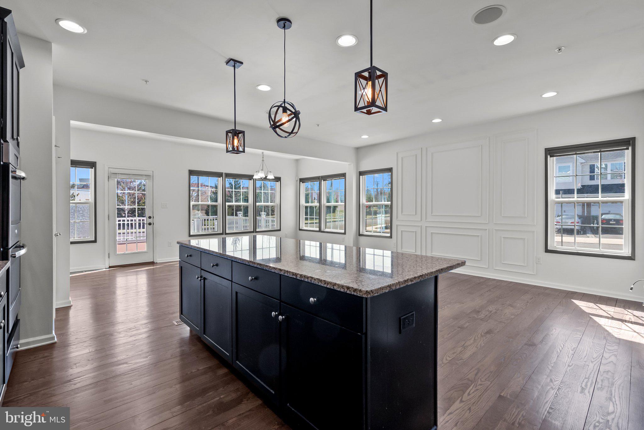 MONTGOMERY SQUARE - Residential