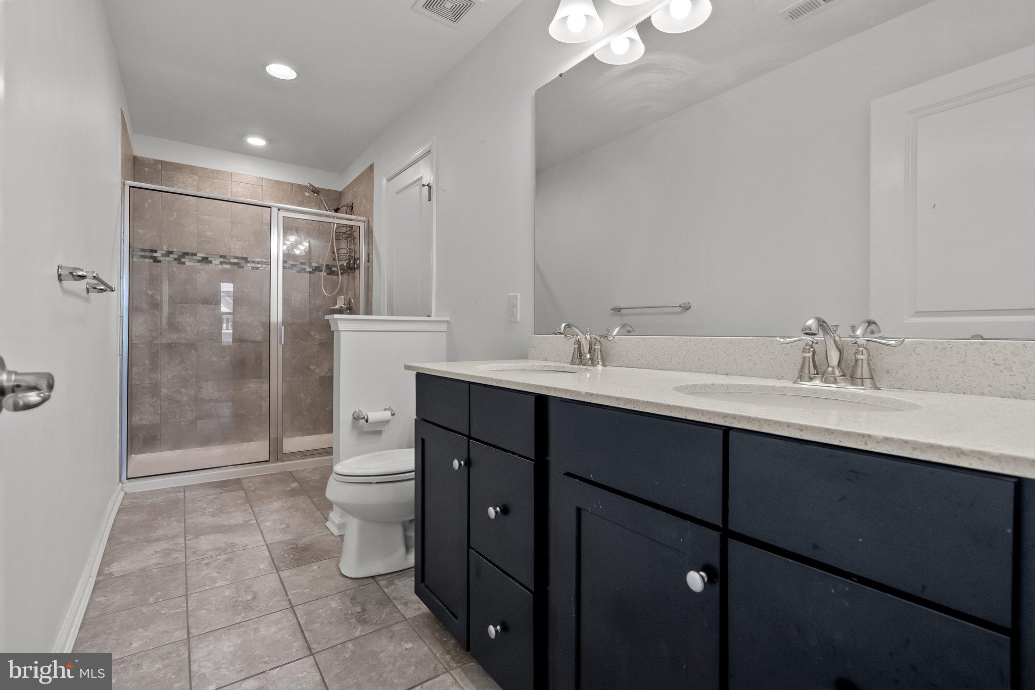 MONTGOMERY SQUARE - Residential